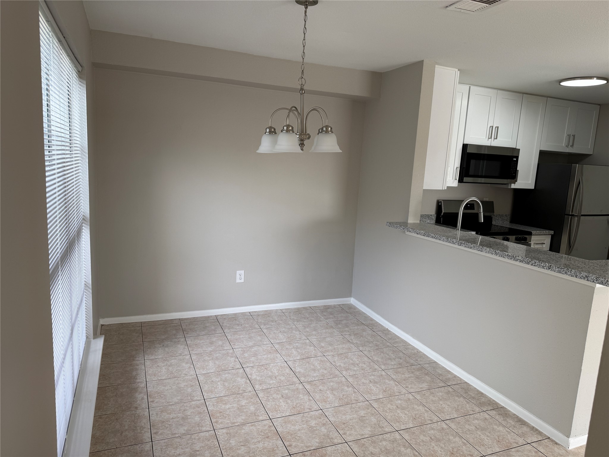 13902 Buckingham Drive B Property Photo 3