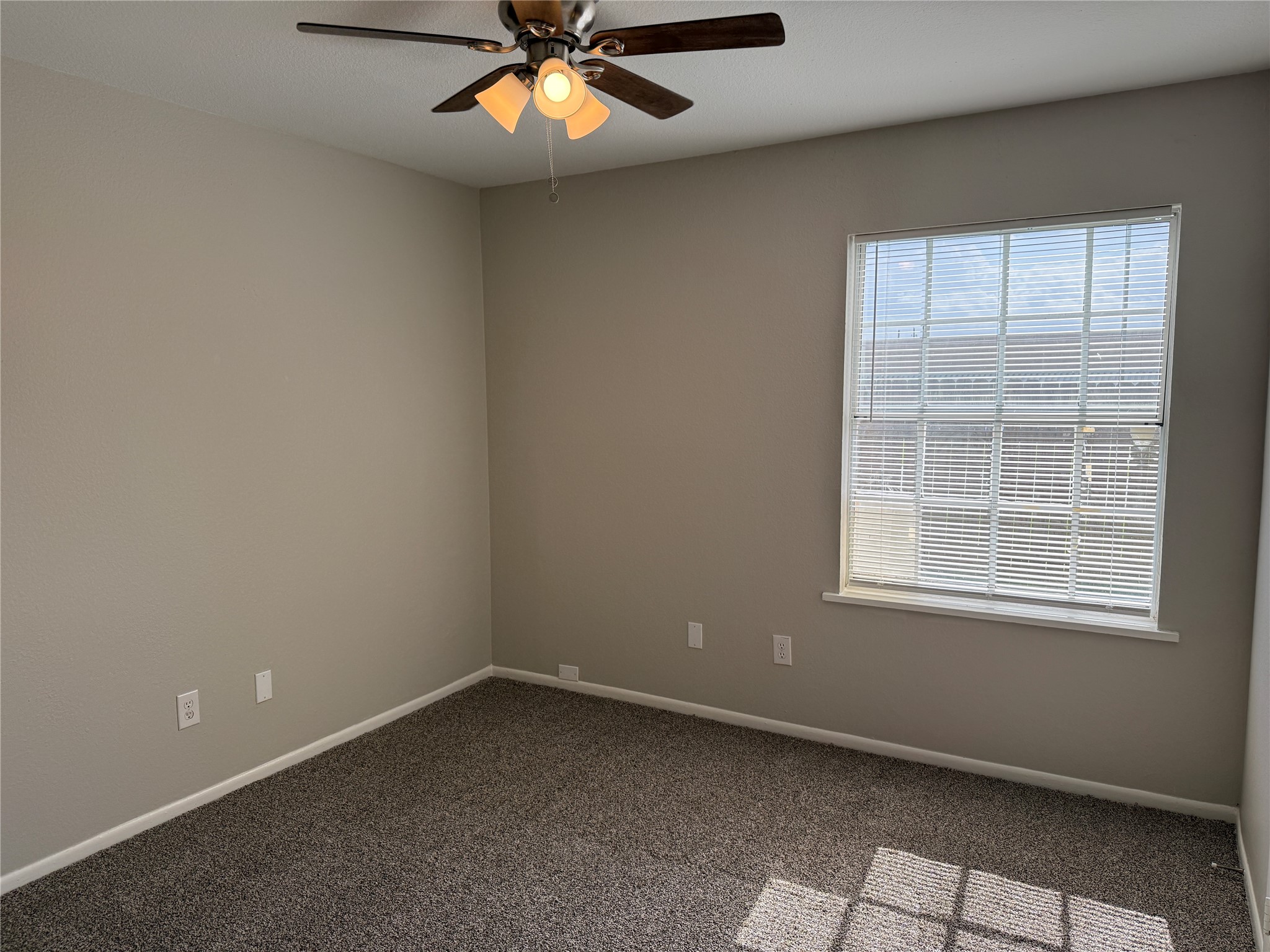 13902 Buckingham Drive B Property Photo 7