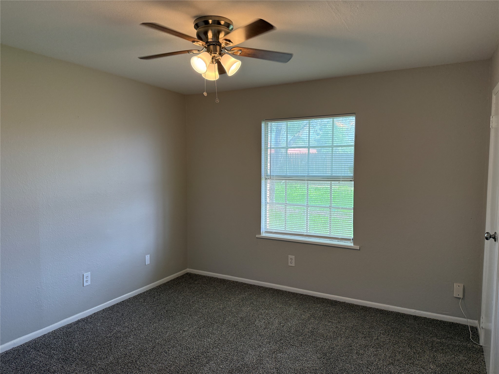 13902 Buckingham Drive B Property Photo 9