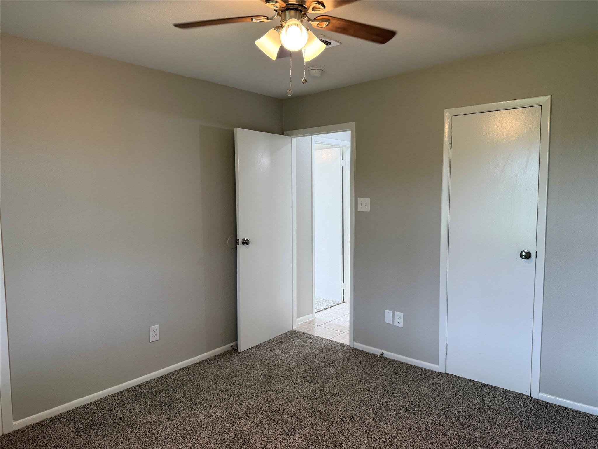 13902 Buckingham Drive B Property Photo 10