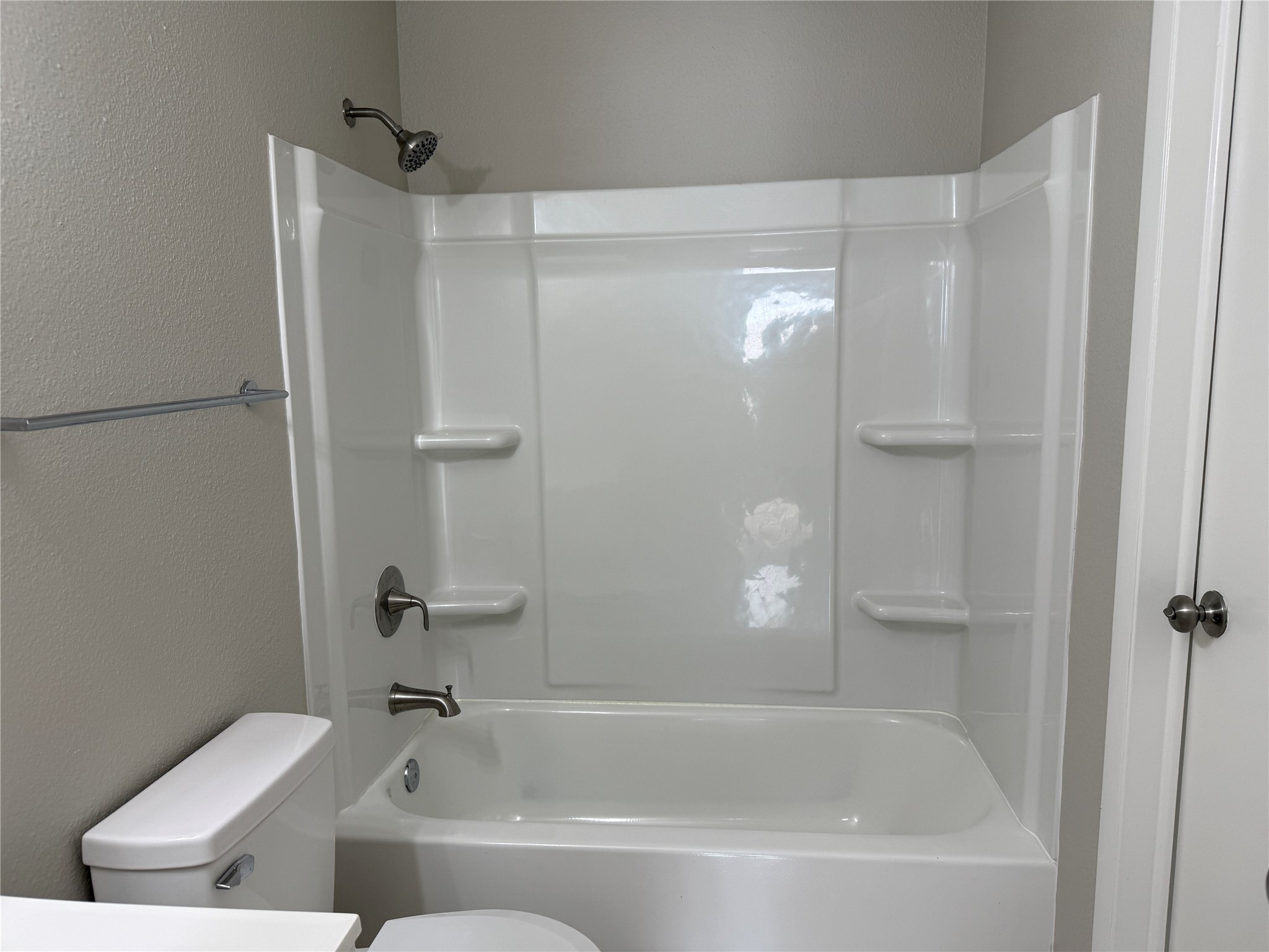 13902 Buckingham Drive B Property Photo 11