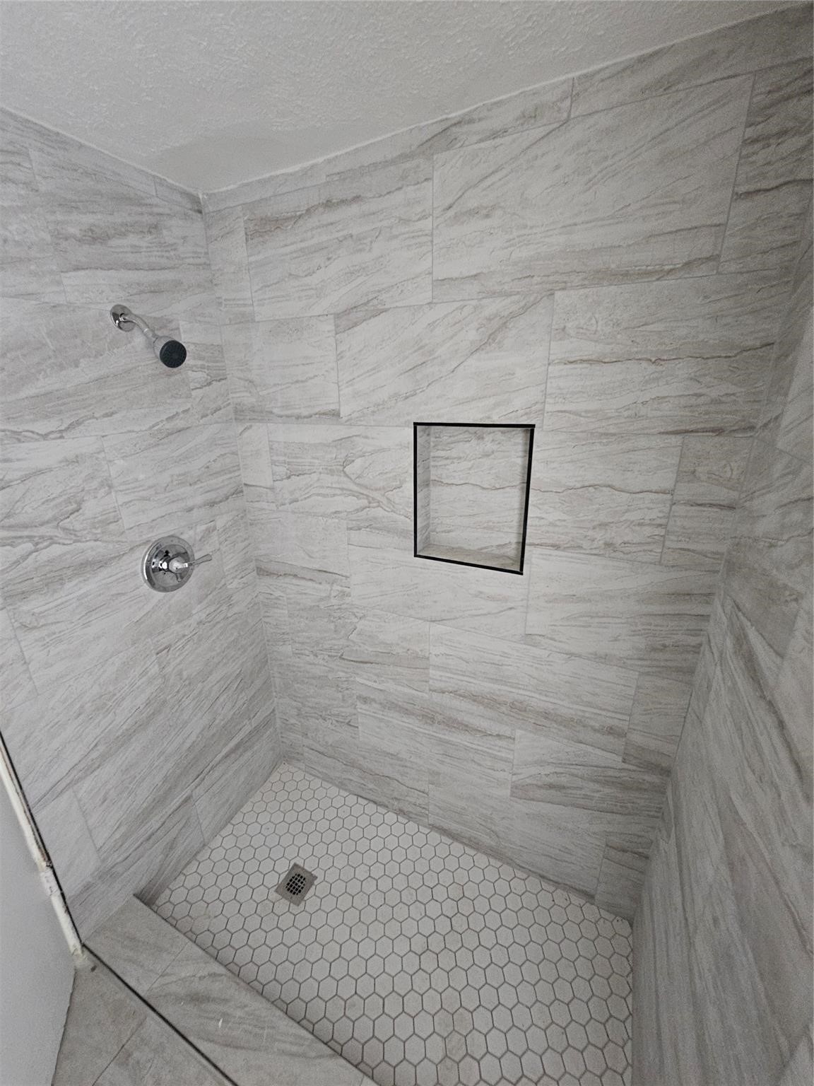 6015 Beekman Road Property Photo 10
