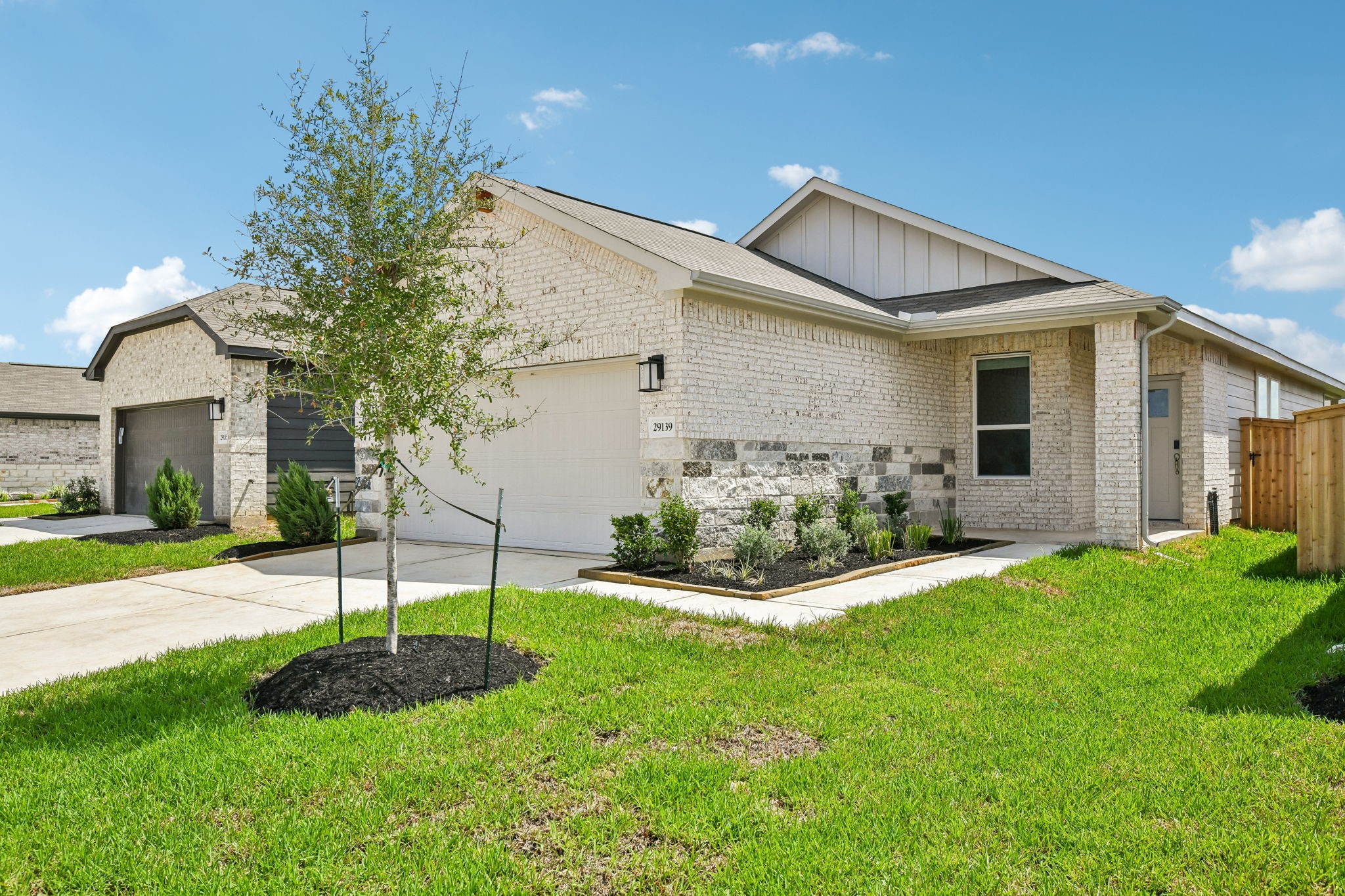 29139 Samuel Gardens Court Property Photo 3