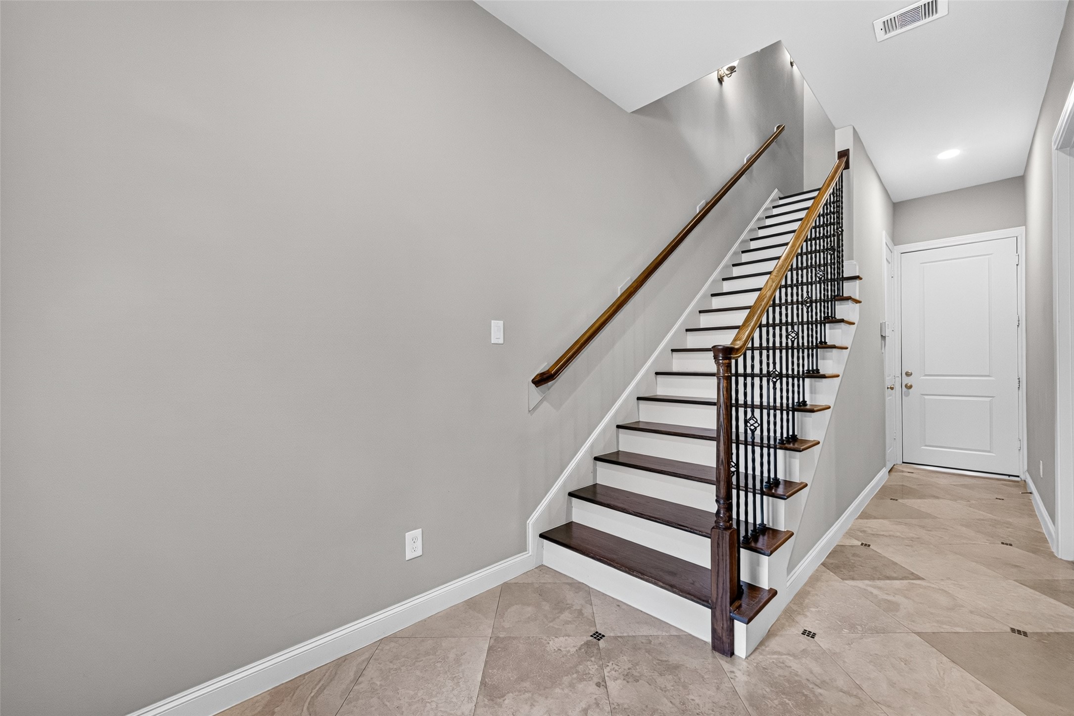 2219 Bastrop Street Property Photo 4