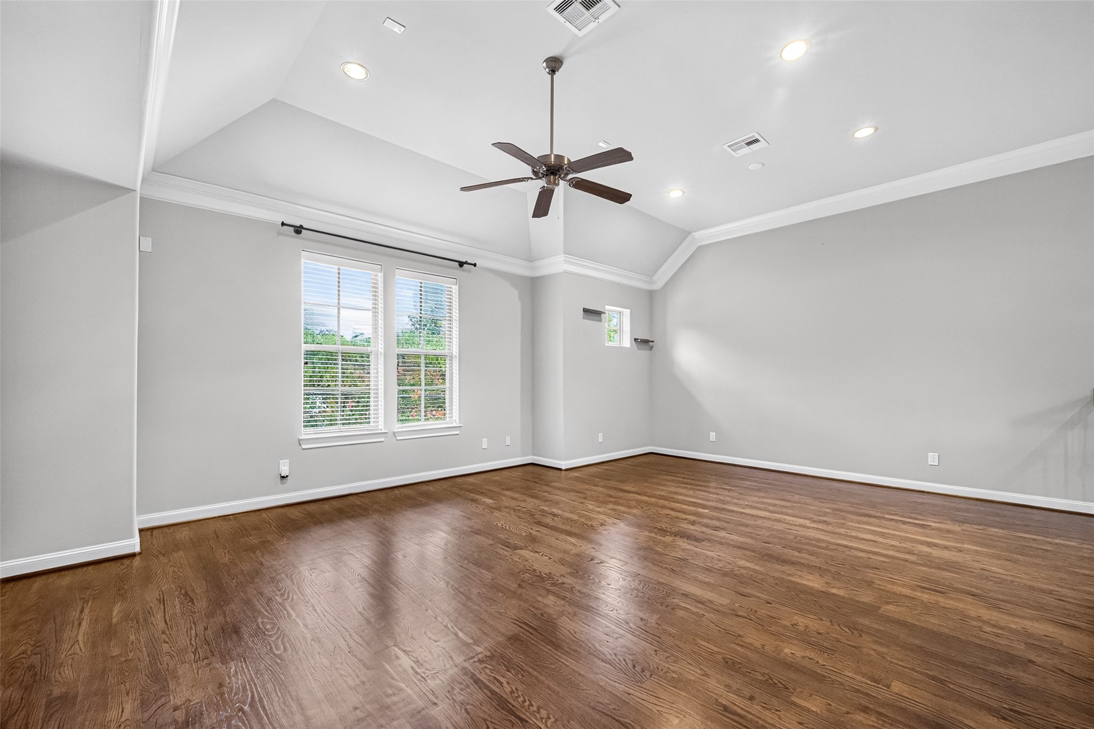 2219 Bastrop Street Property Photo 5