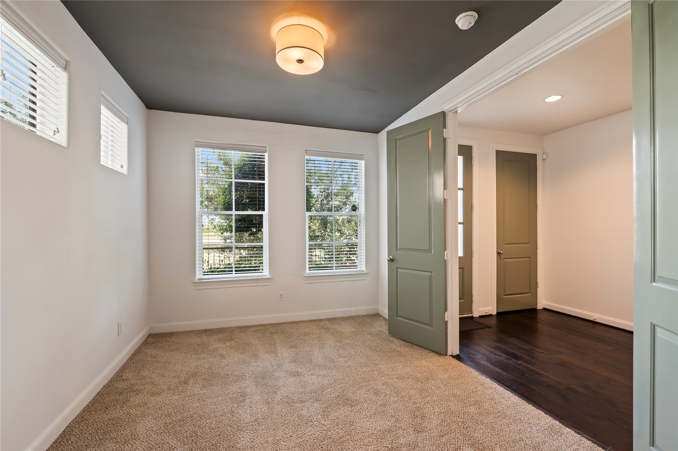 9674 Knight Road Property Photo 10