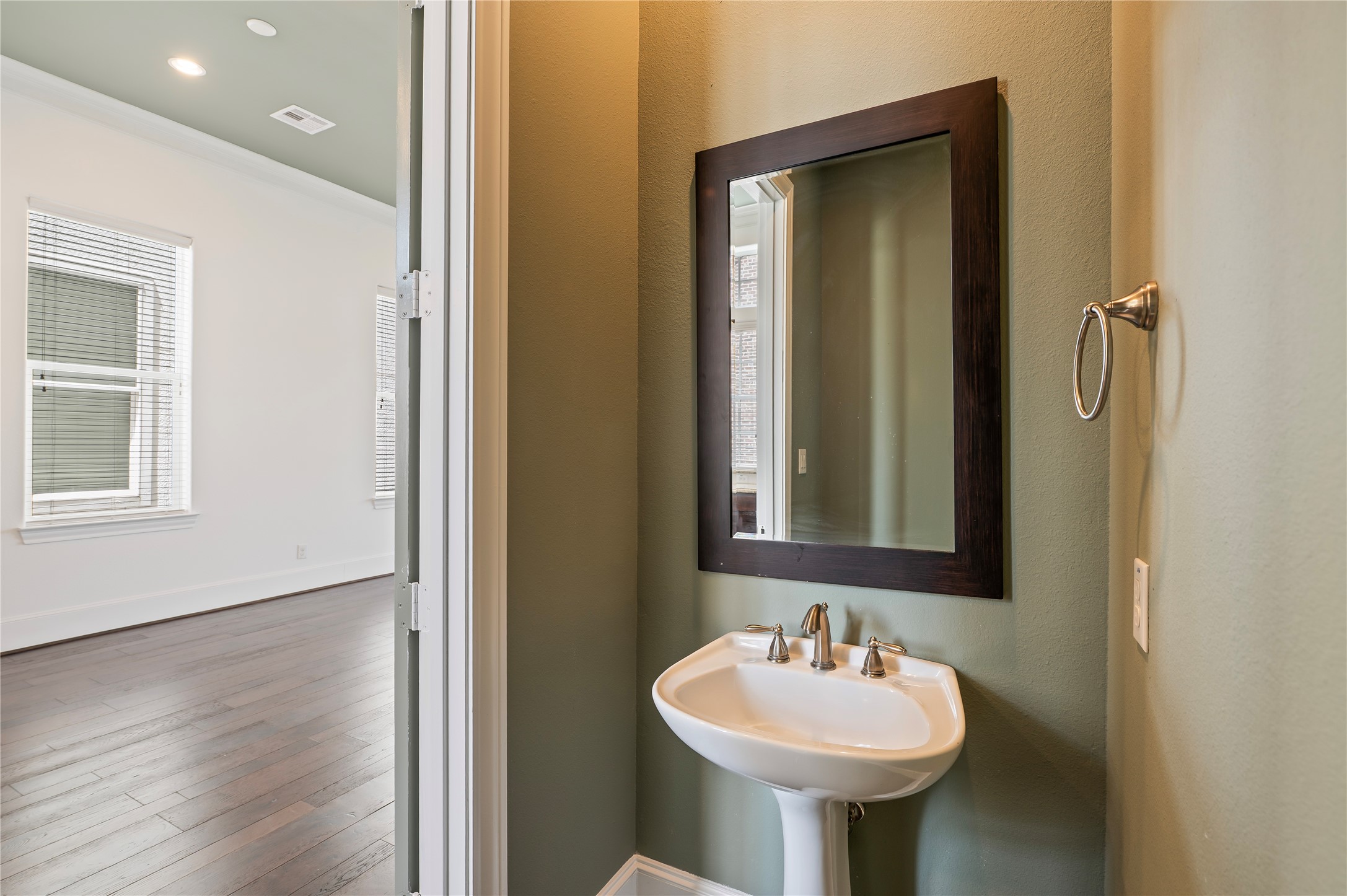 9674 Knight Road Property Photo 17