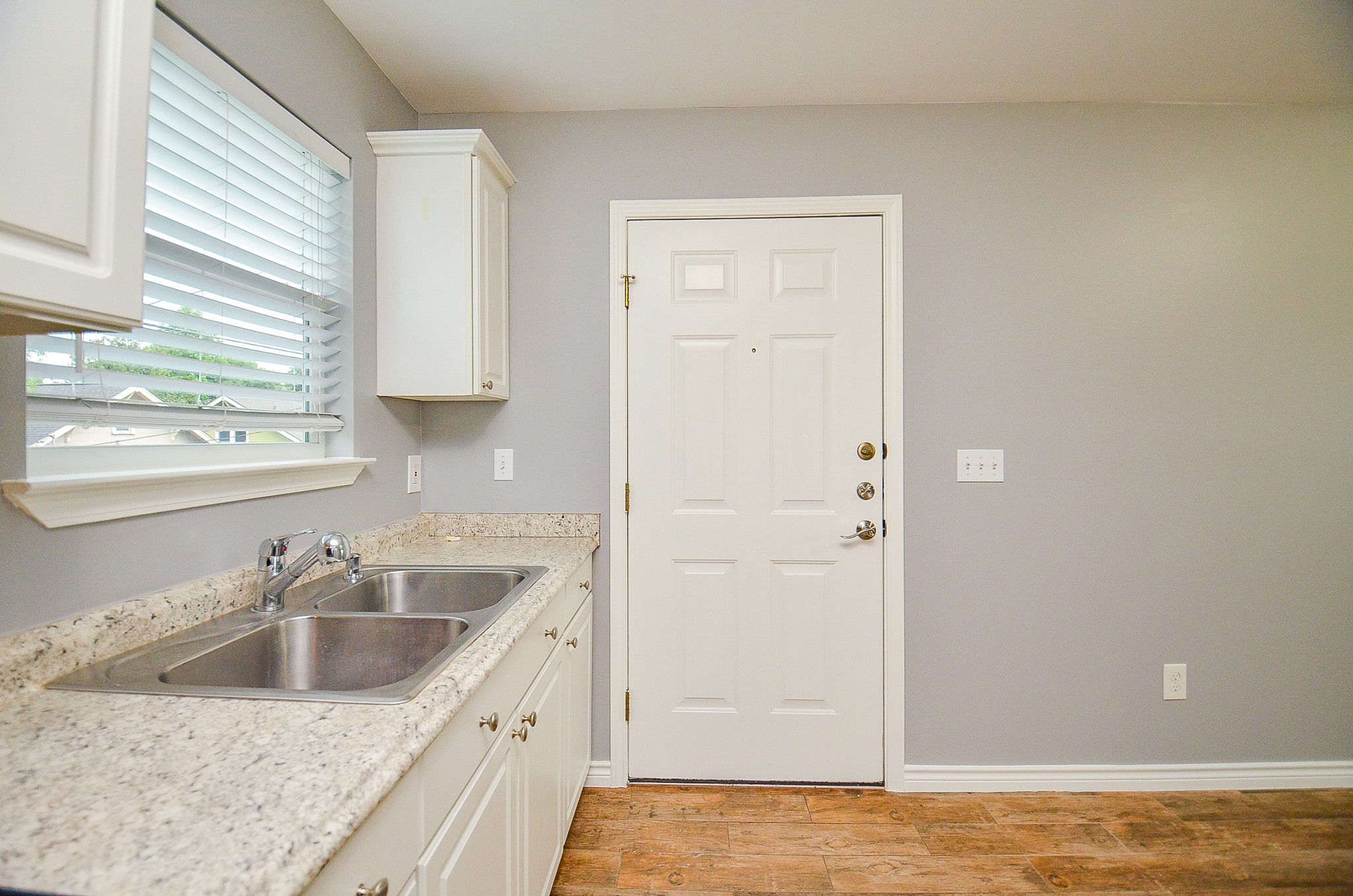 303 Vincent Street A Property Photo 4