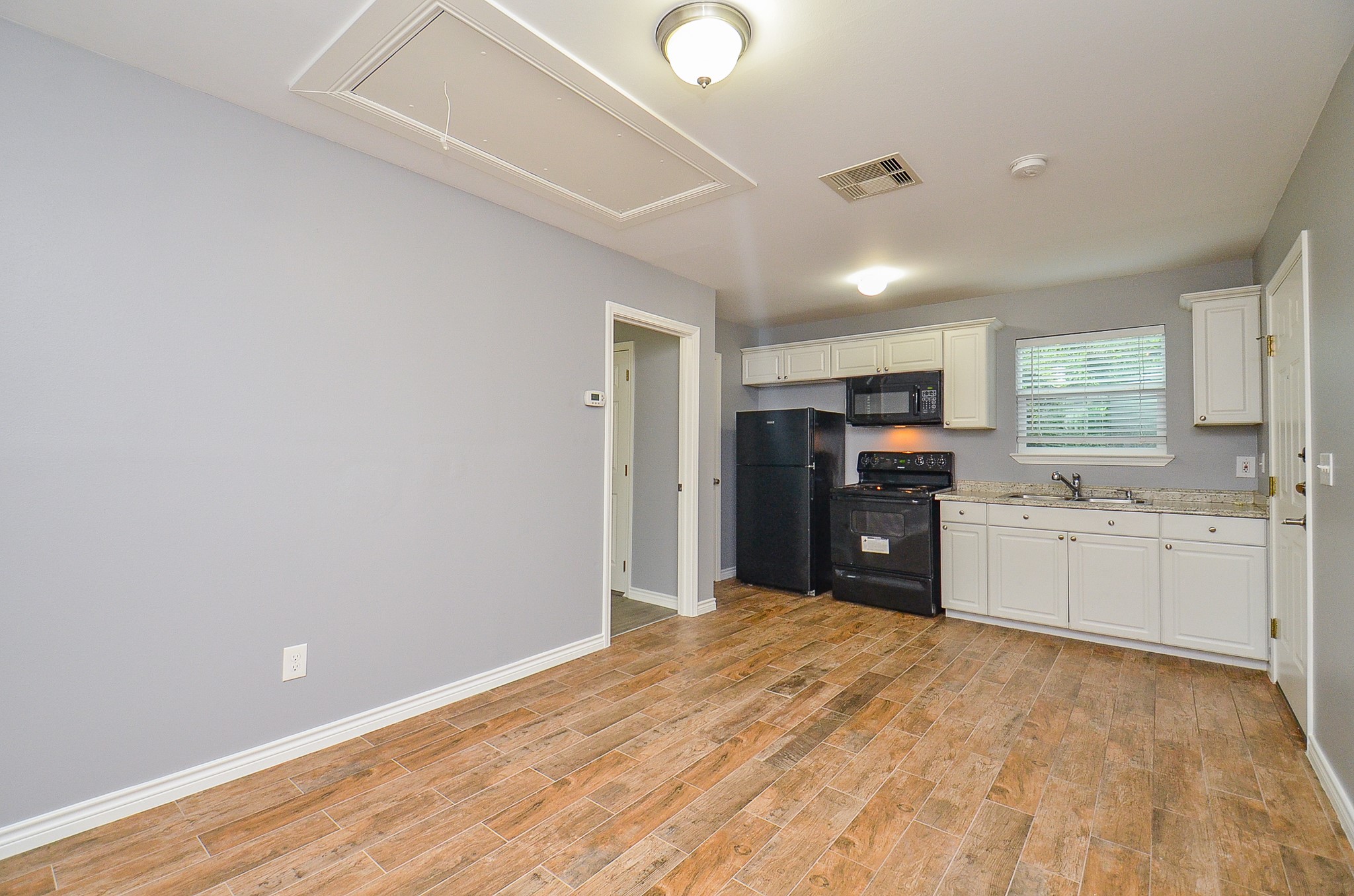 303 Vincent Street A Property Photo 7