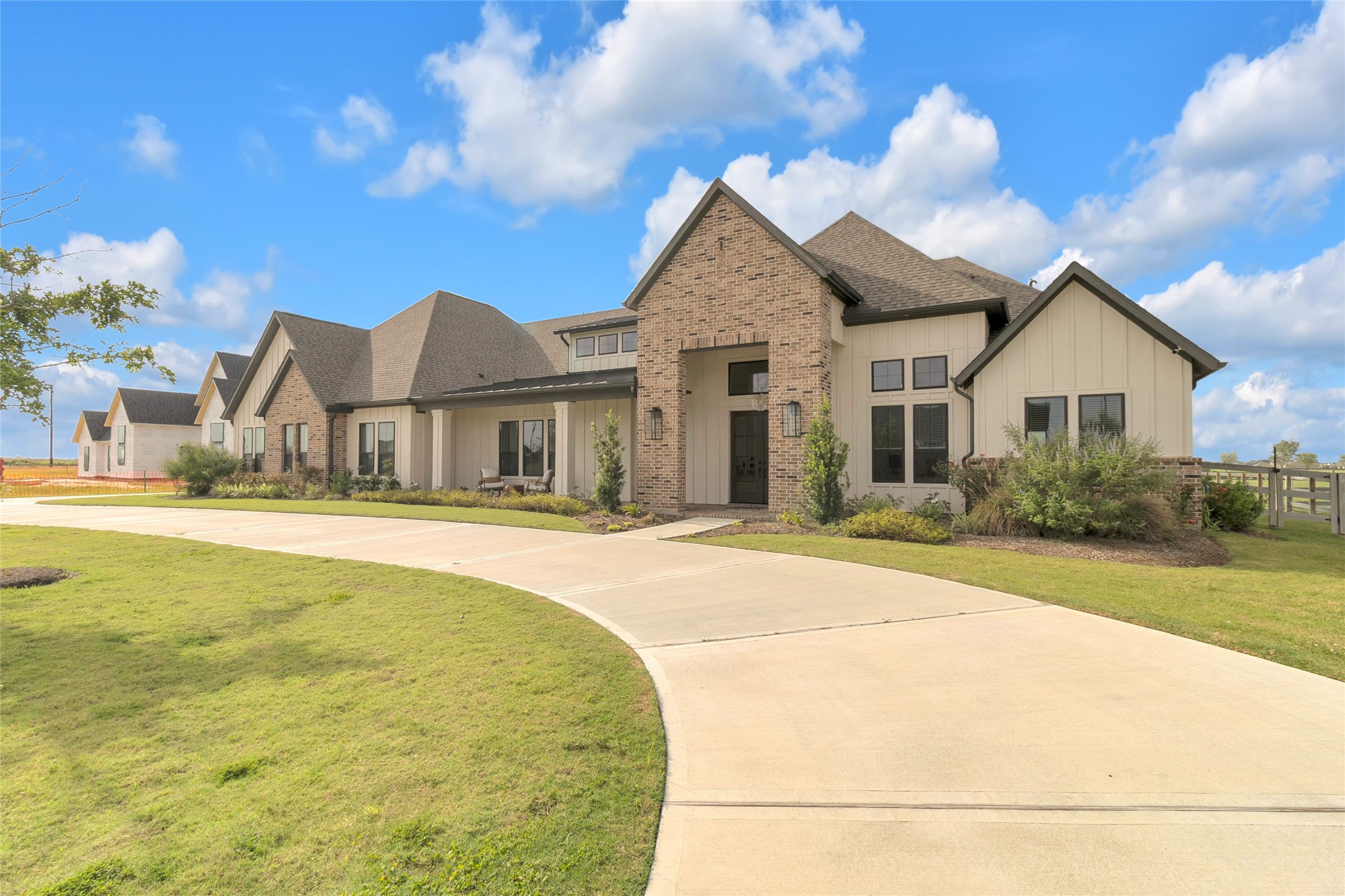 1024 Lake Breeze Drive Property Photo 1