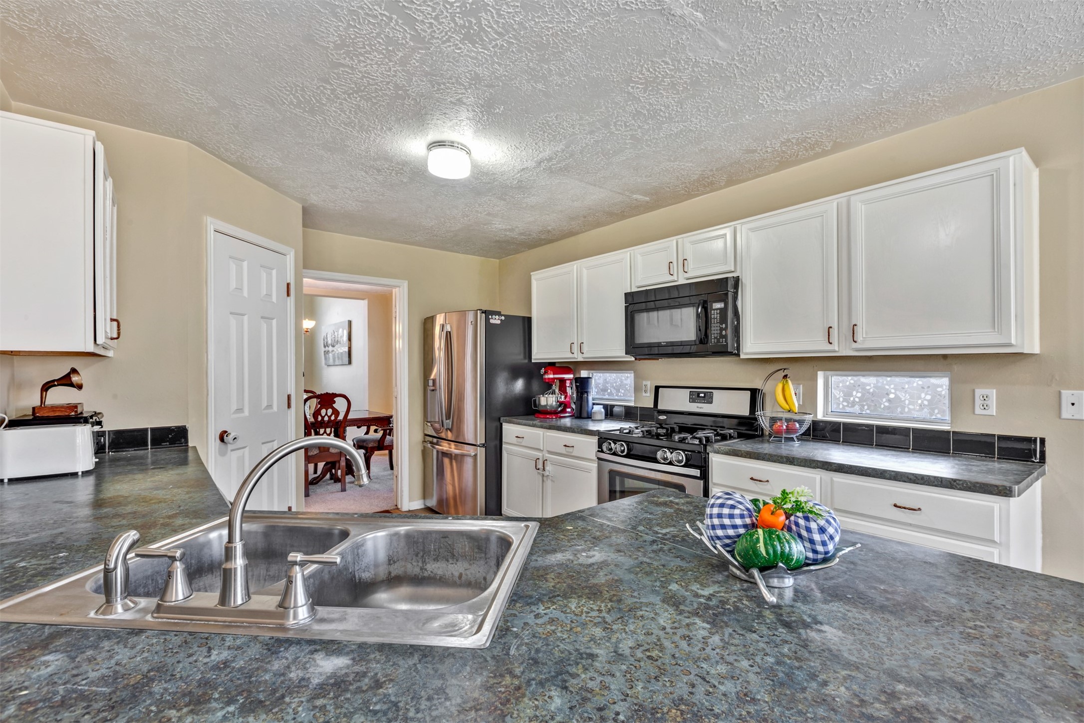 7222 Foxshadows Lane Property Photo 4