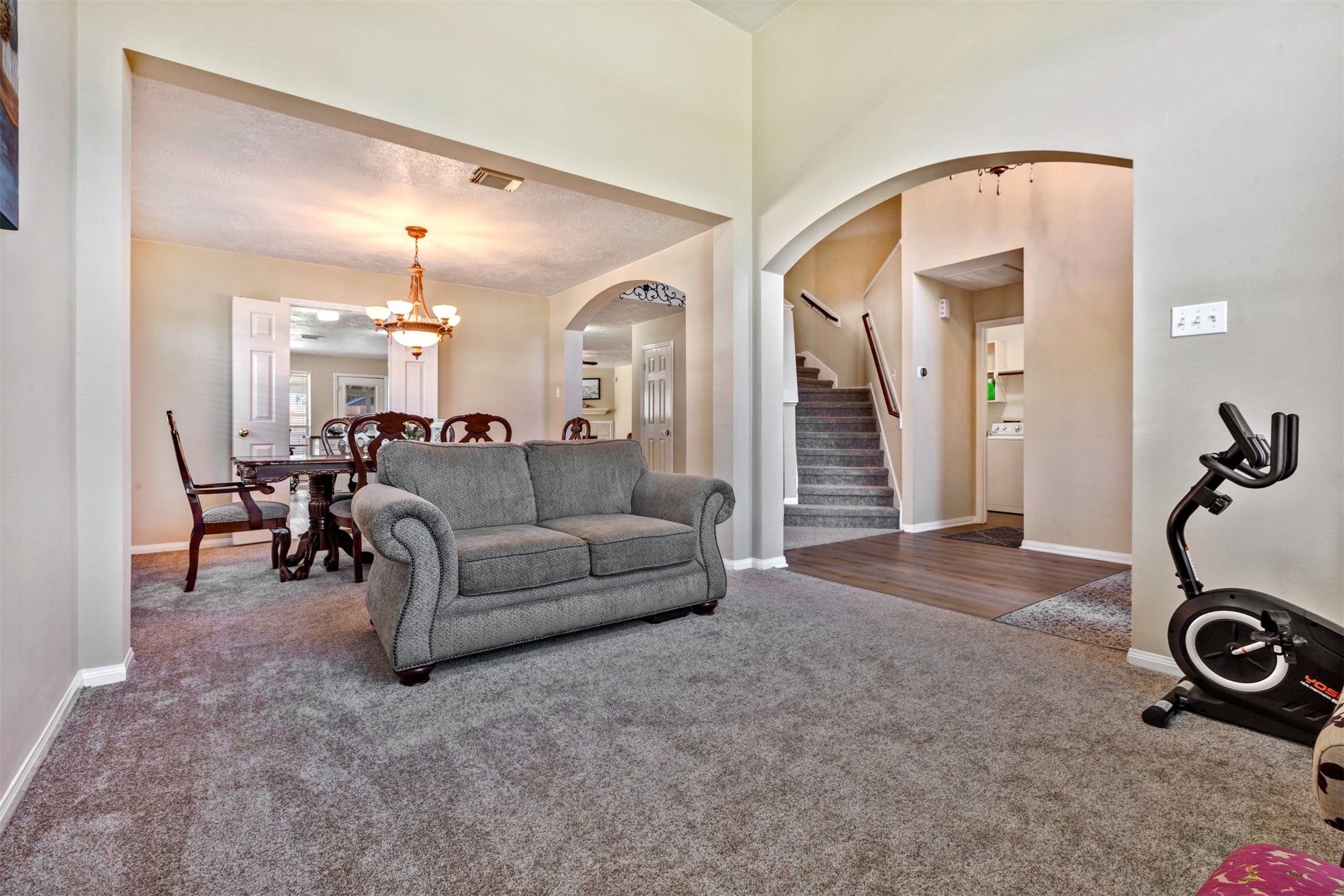 7222 Foxshadows Lane Property Photo 8