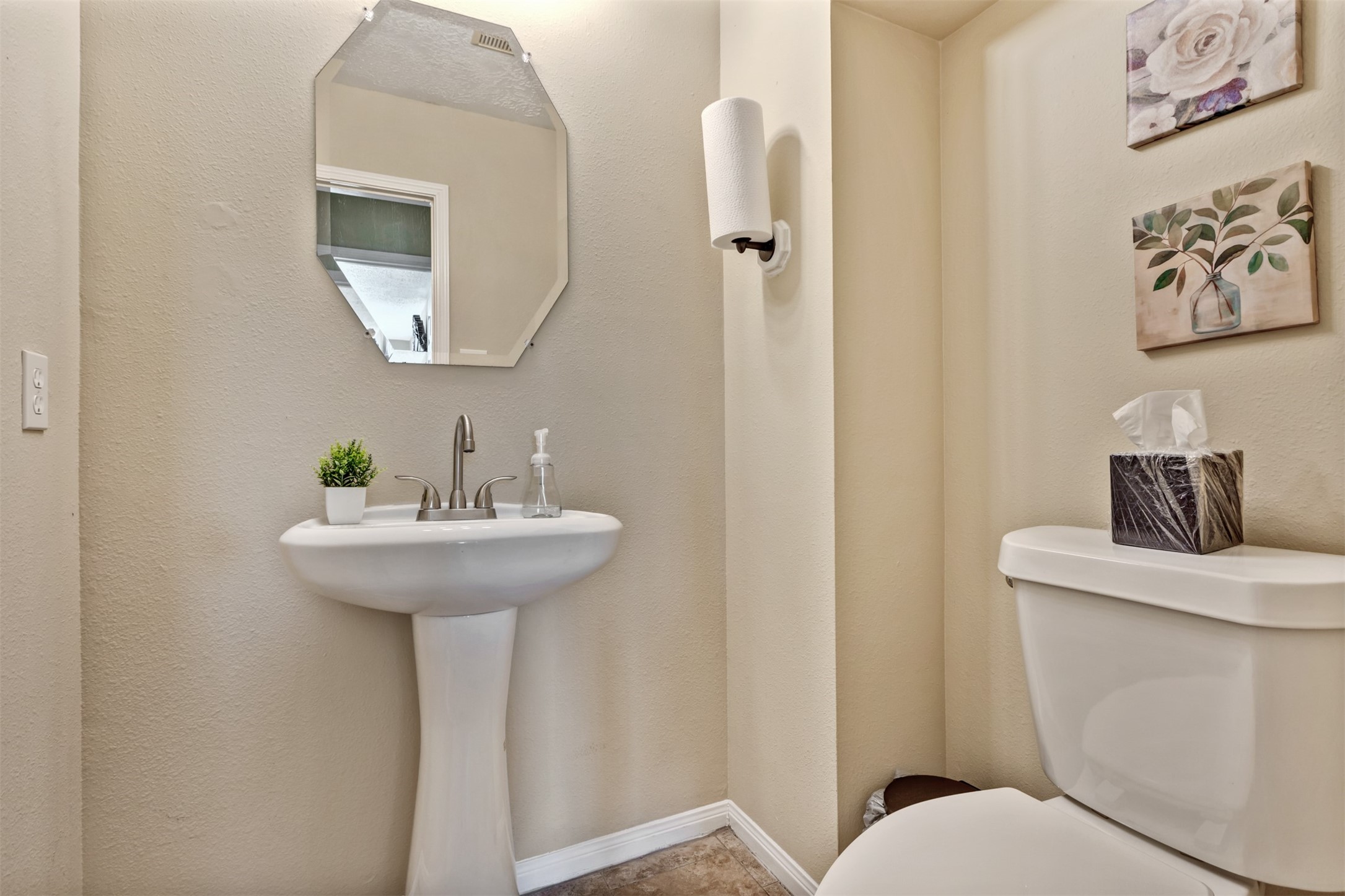 7222 Foxshadows Lane Property Photo 13