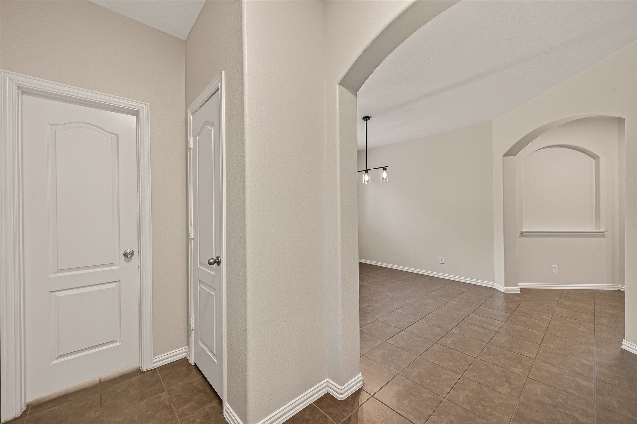 6123 Carver Pines Drive Property Photo 5