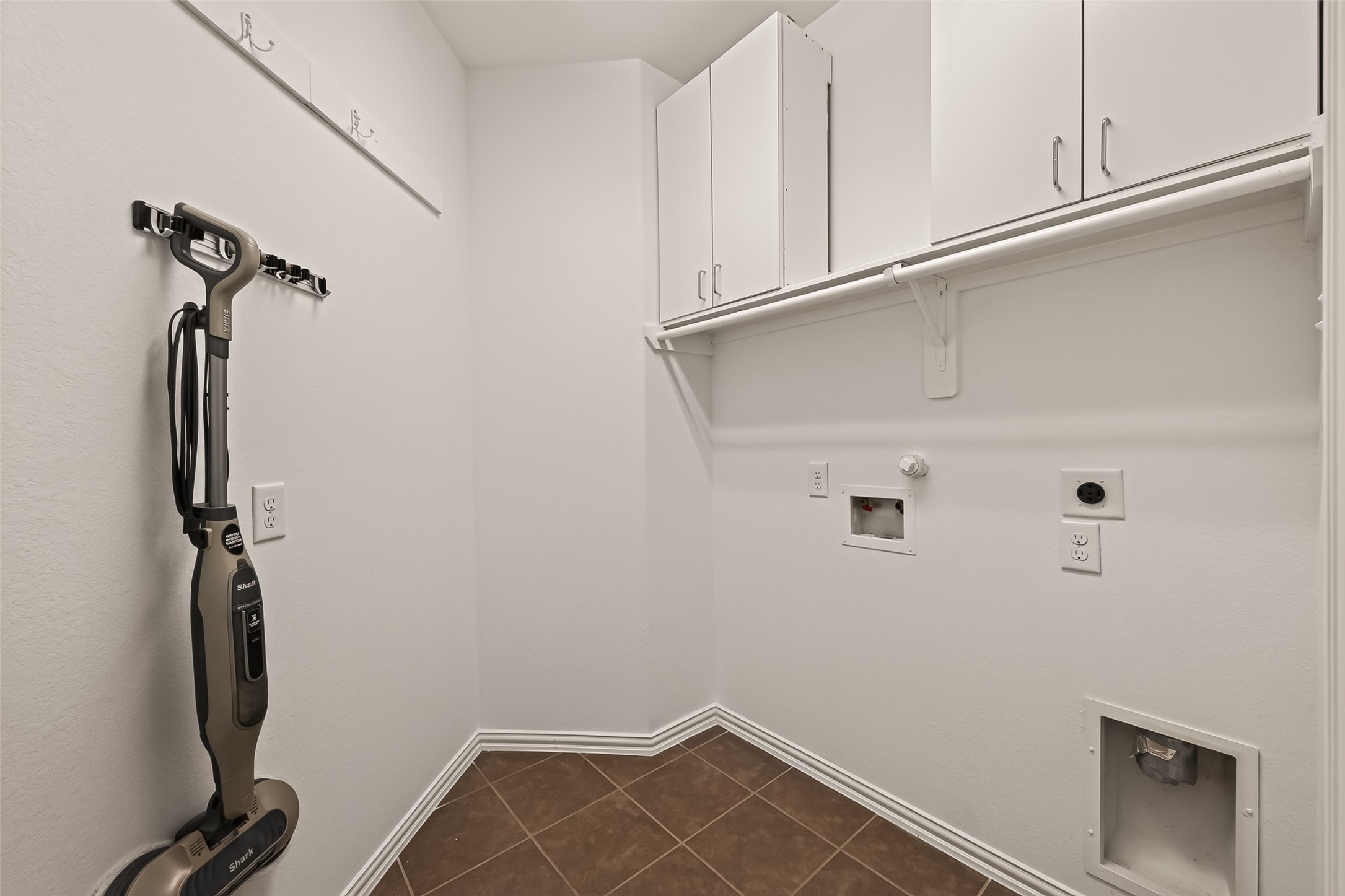 6123 Carver Pines Drive Property Photo 10
