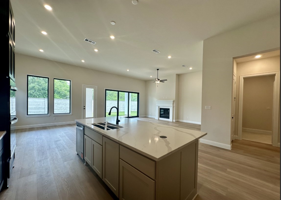 925 Groundwater Way Property Photo 6
