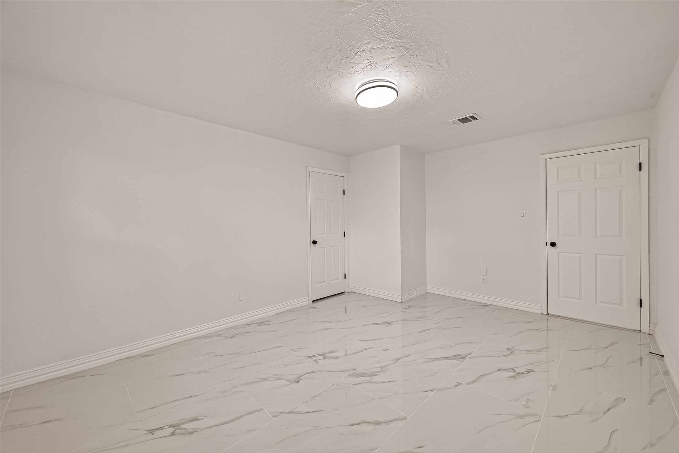11434 Sharpview Drive Property Photo 9