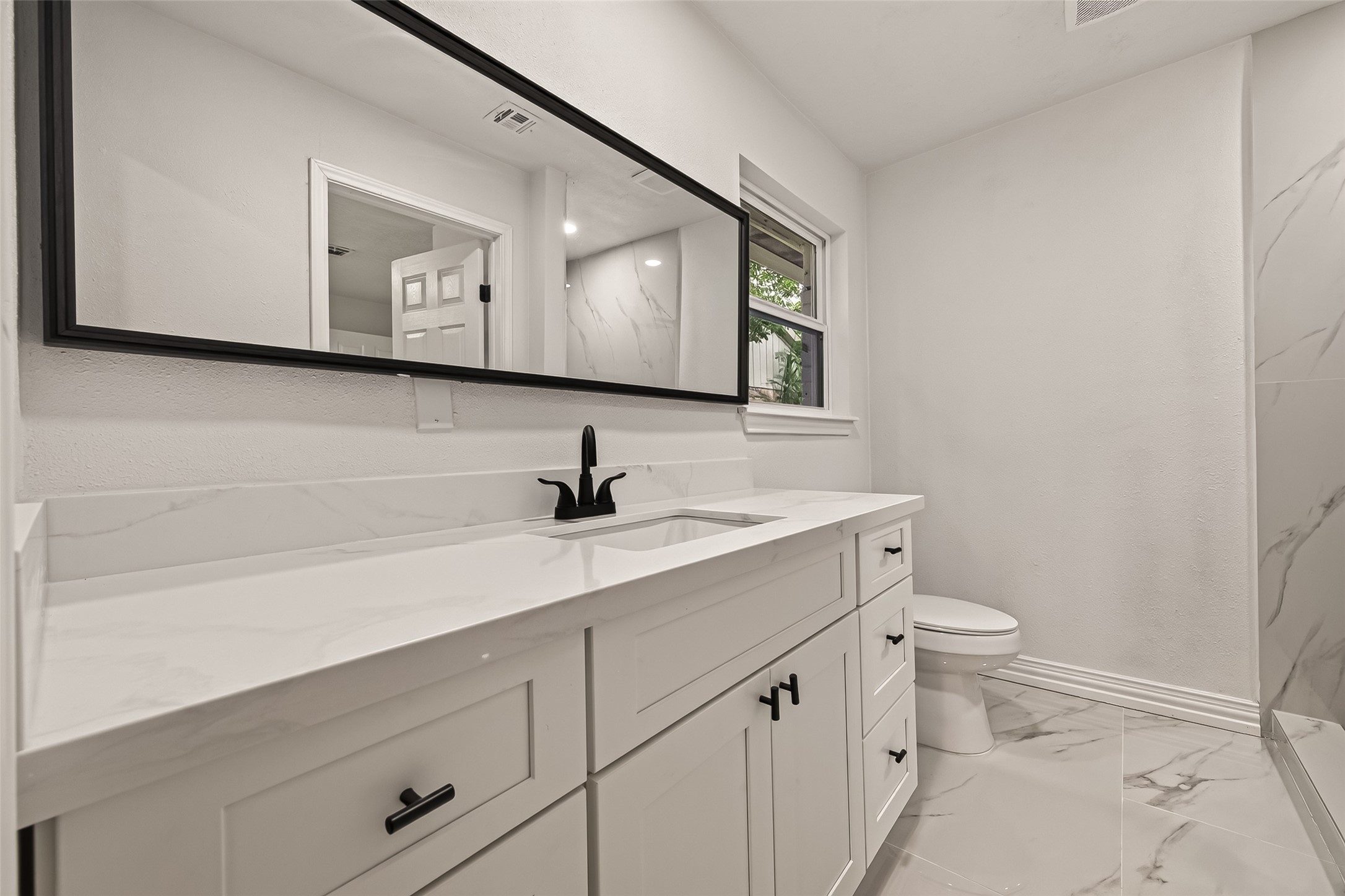 11434 Sharpview Drive Property Photo 10
