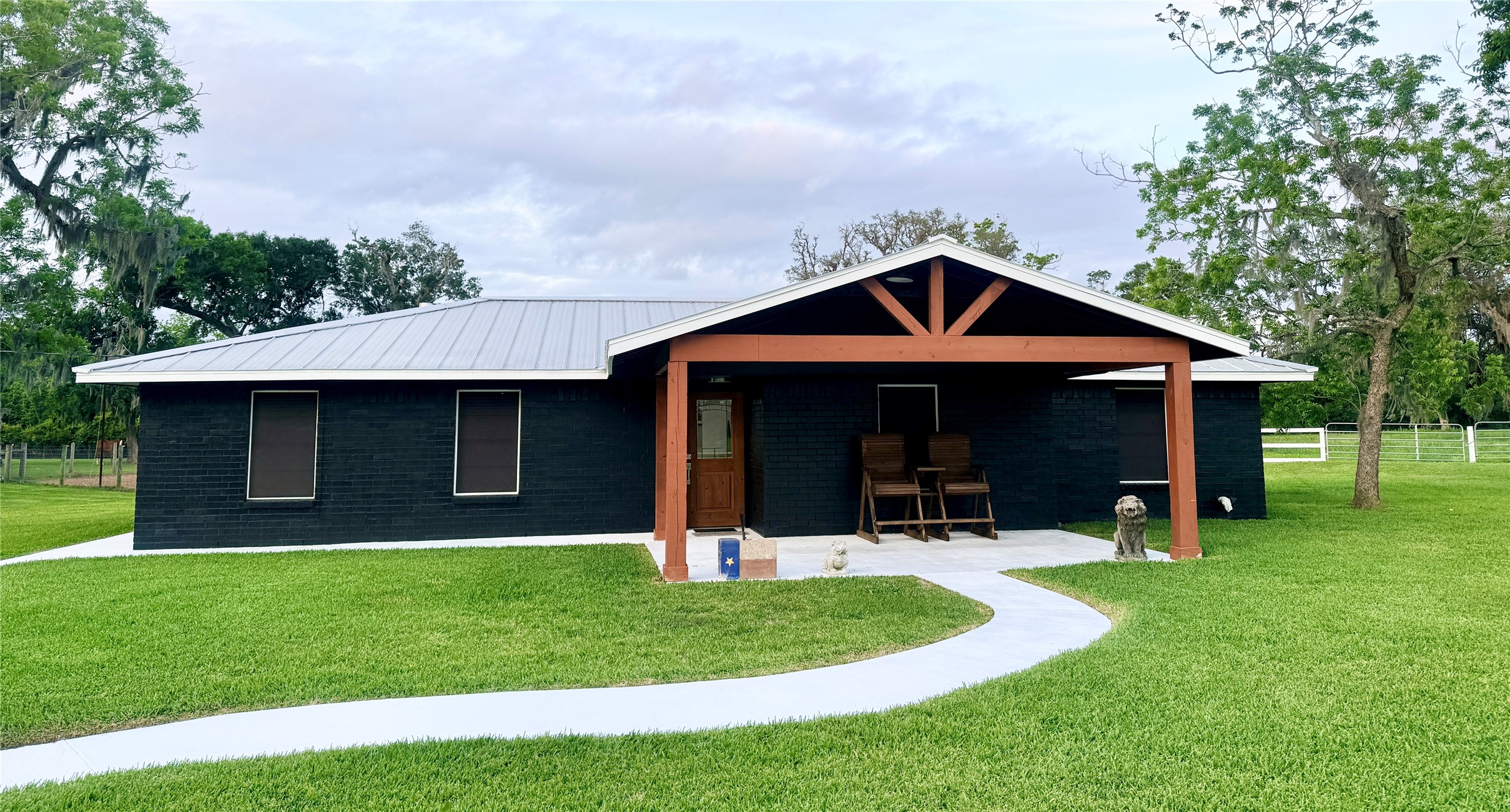 4238 County Road 507 Property Photo 1