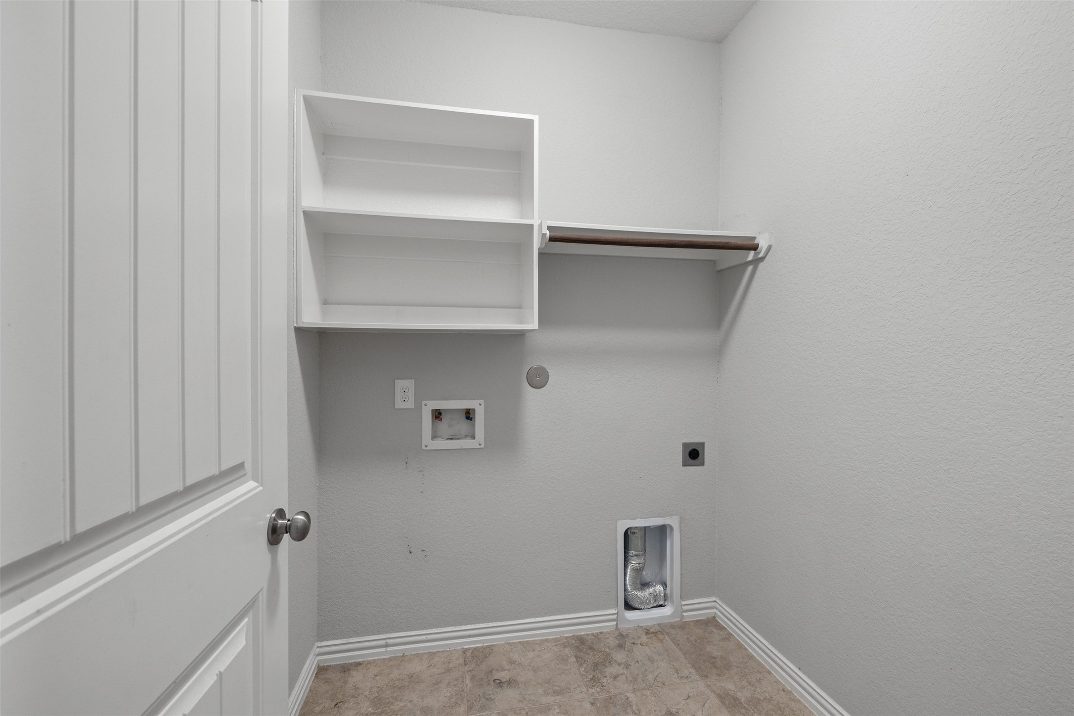 636 Maple Point Drive E Property Photo 12
