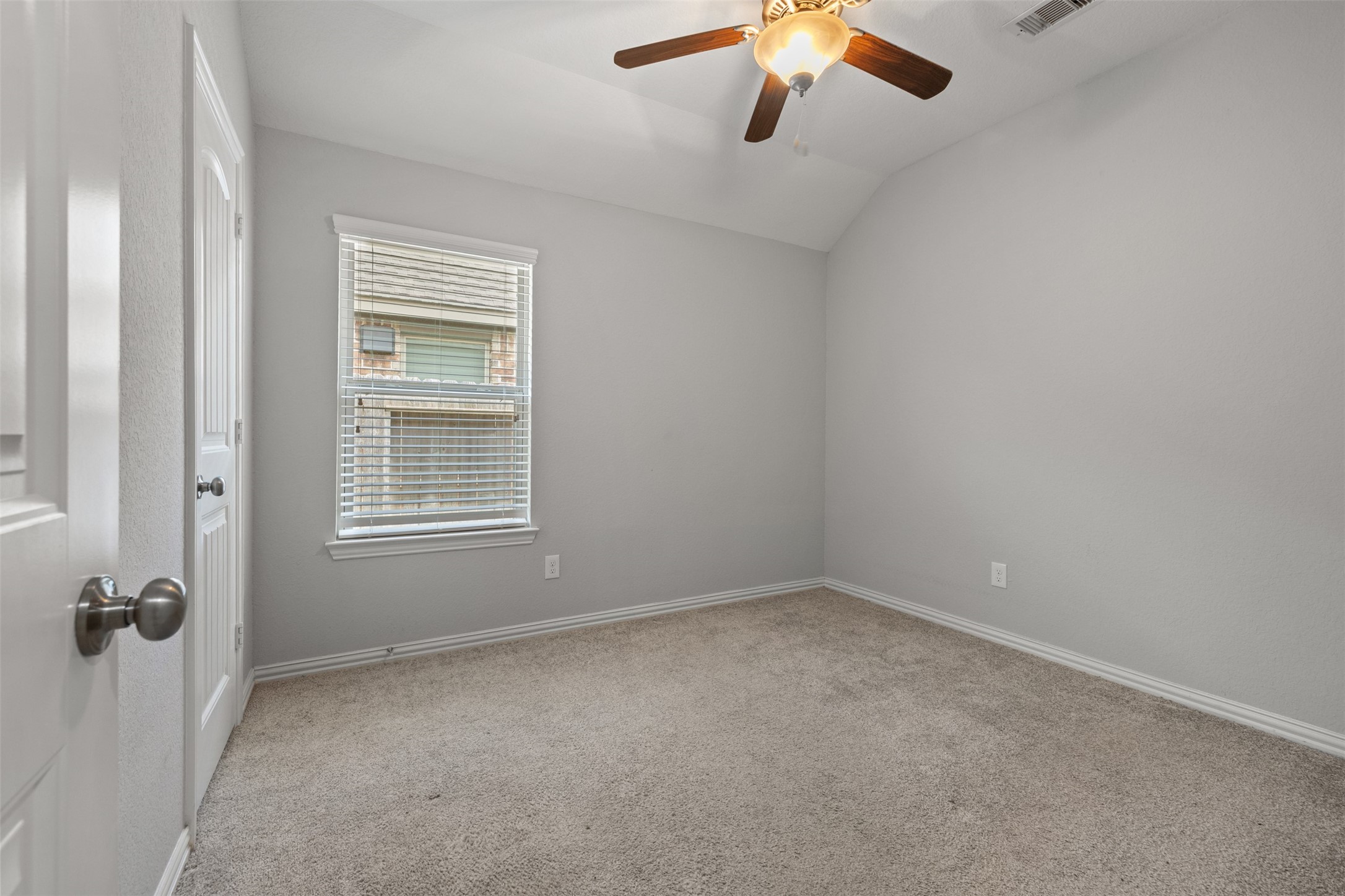 636 Maple Point Drive E Property Photo 14