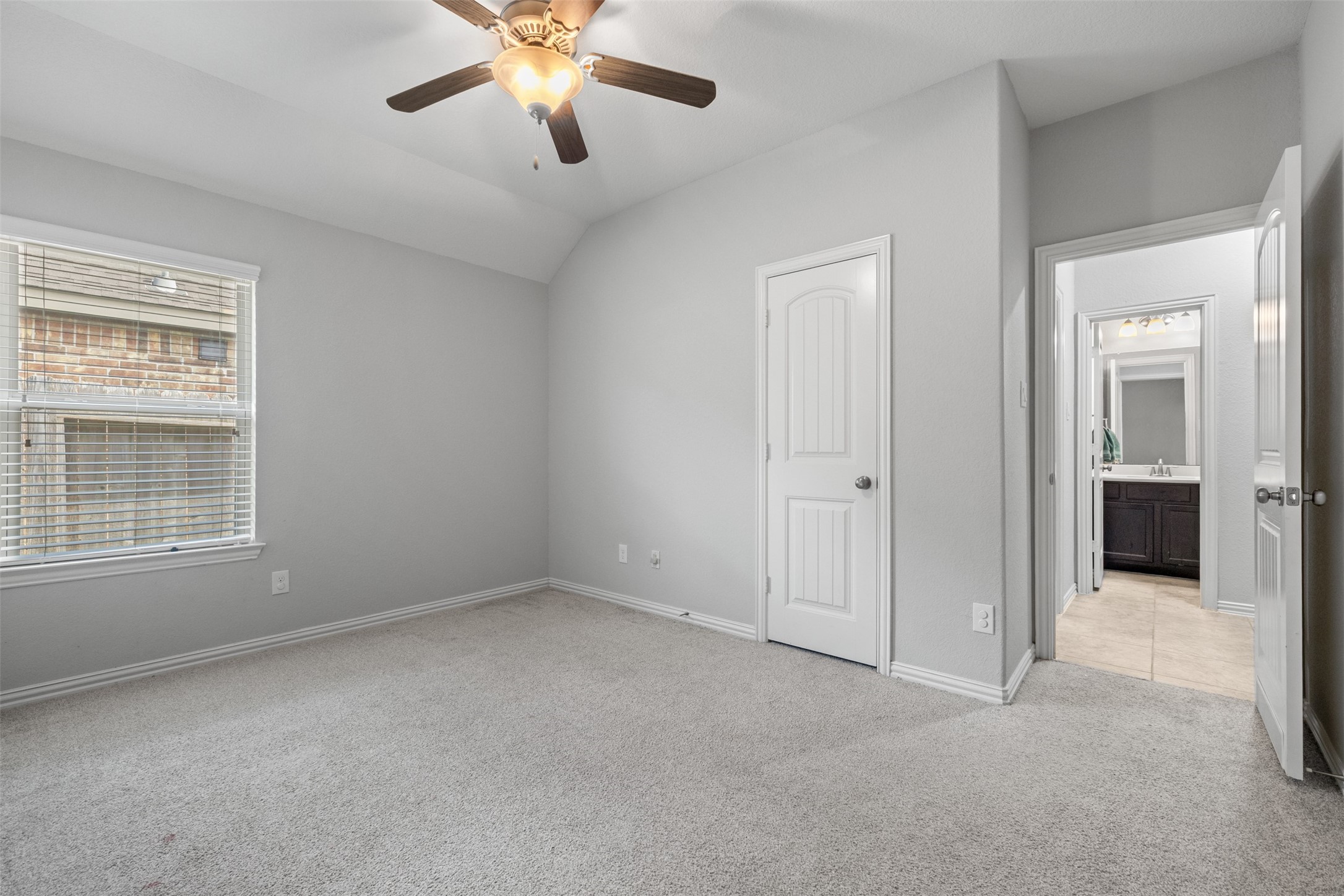 636 Maple Point Drive E Property Photo 16
