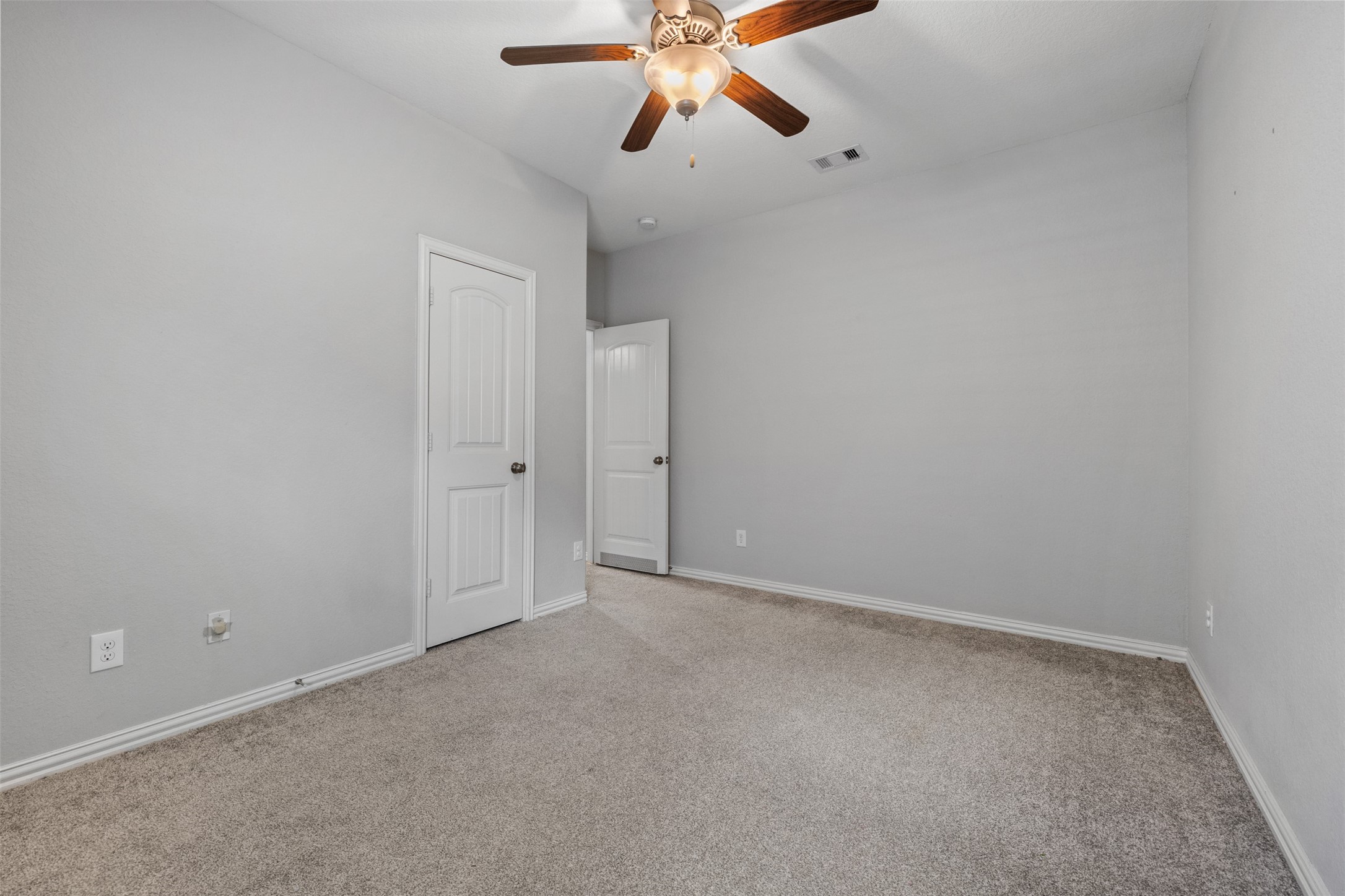 636 Maple Point Drive E Property Photo 17