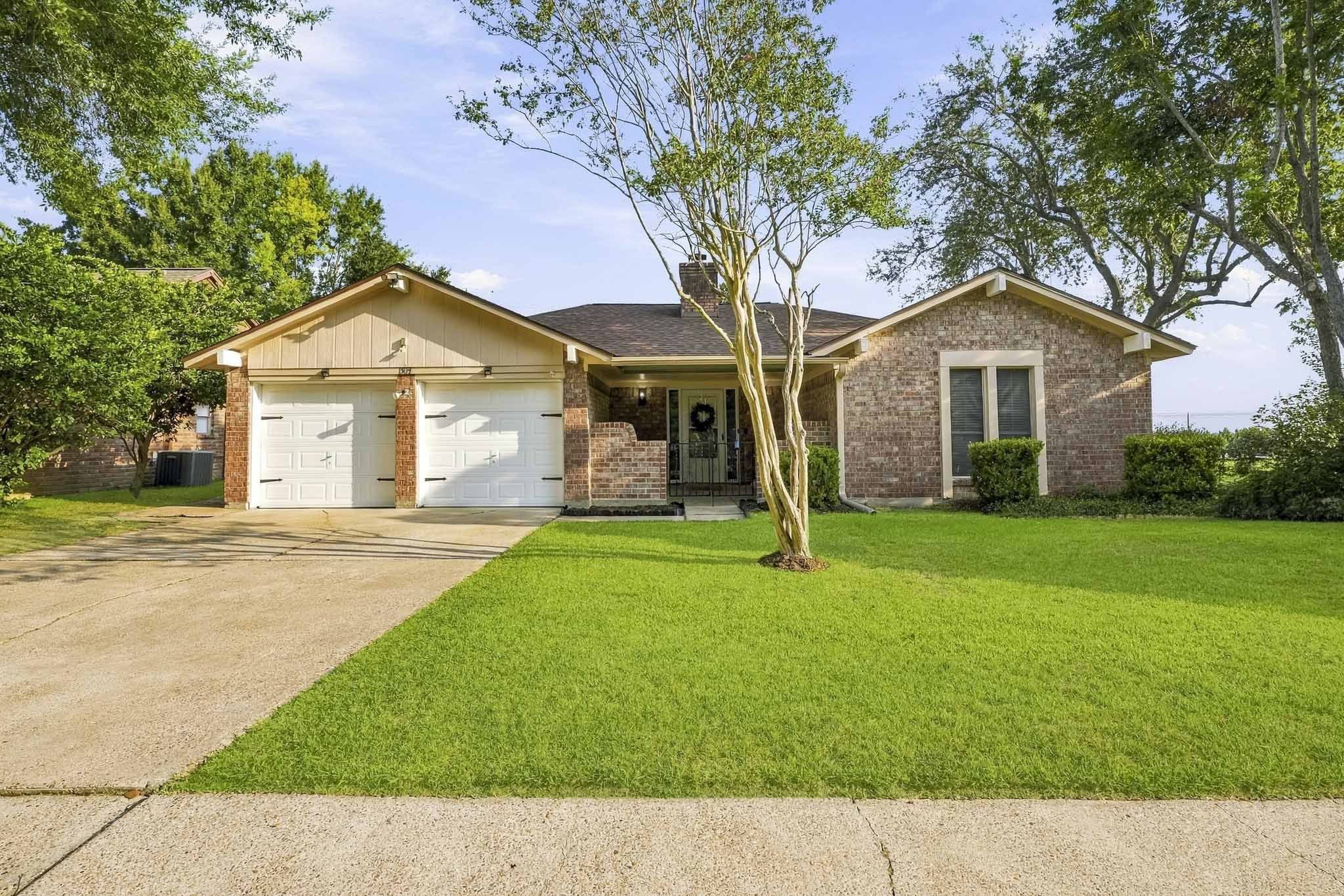 1509 N Park Side Drive Property Photo 1