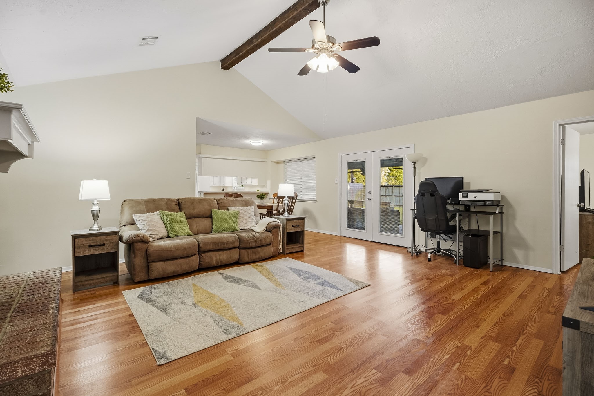 1509 N Park Side Drive Property Photo 4