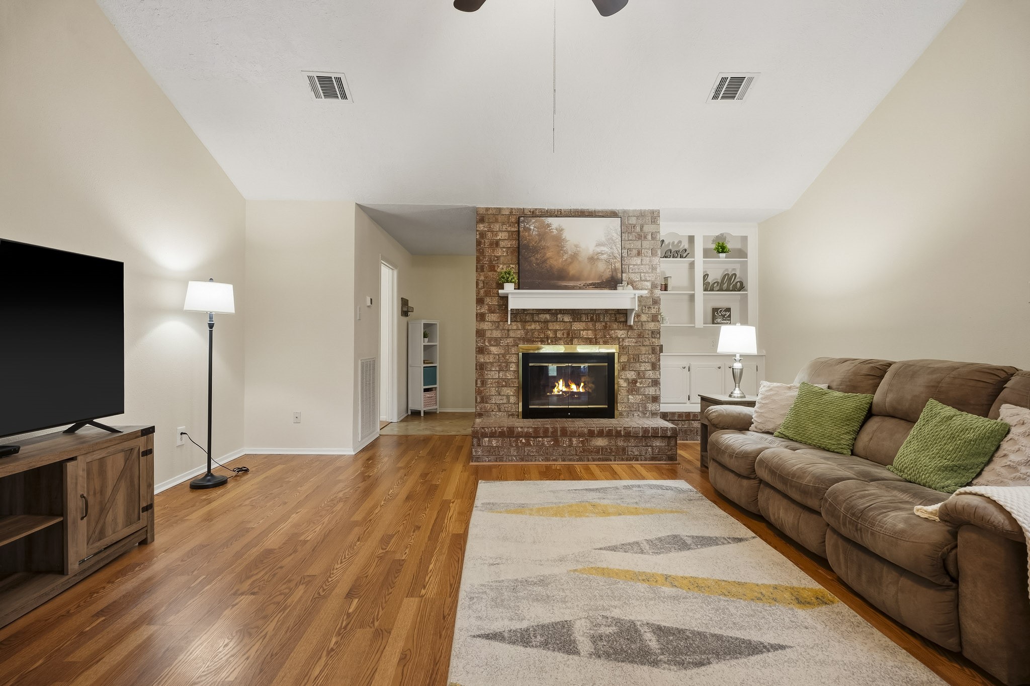 1509 N Park Side Drive Property Photo 5