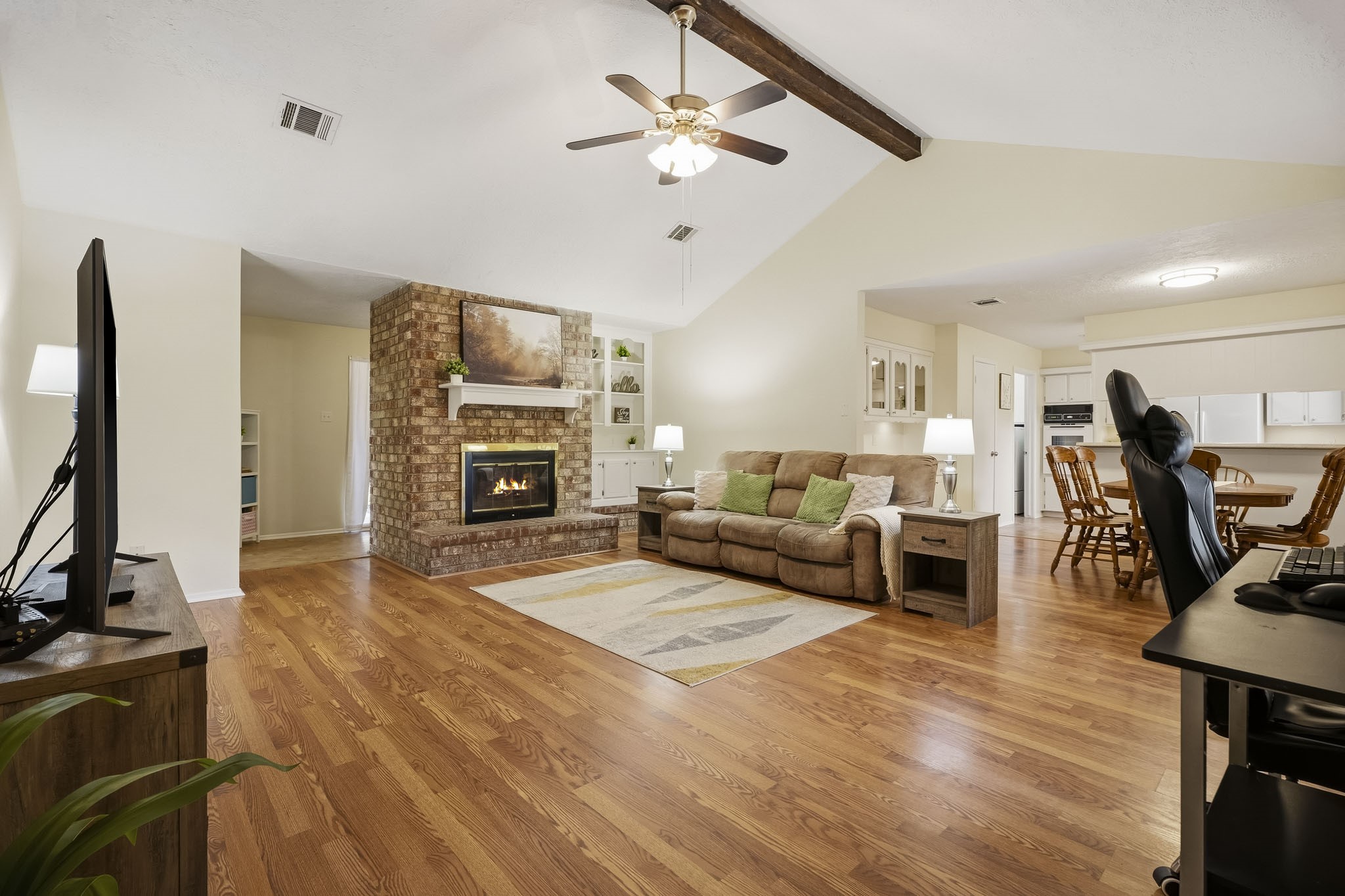 1509 N Park Side Drive Property Photo 6