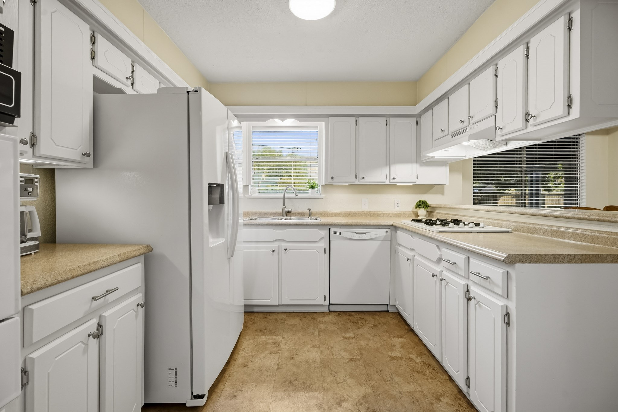 1509 N Park Side Drive Property Photo 9