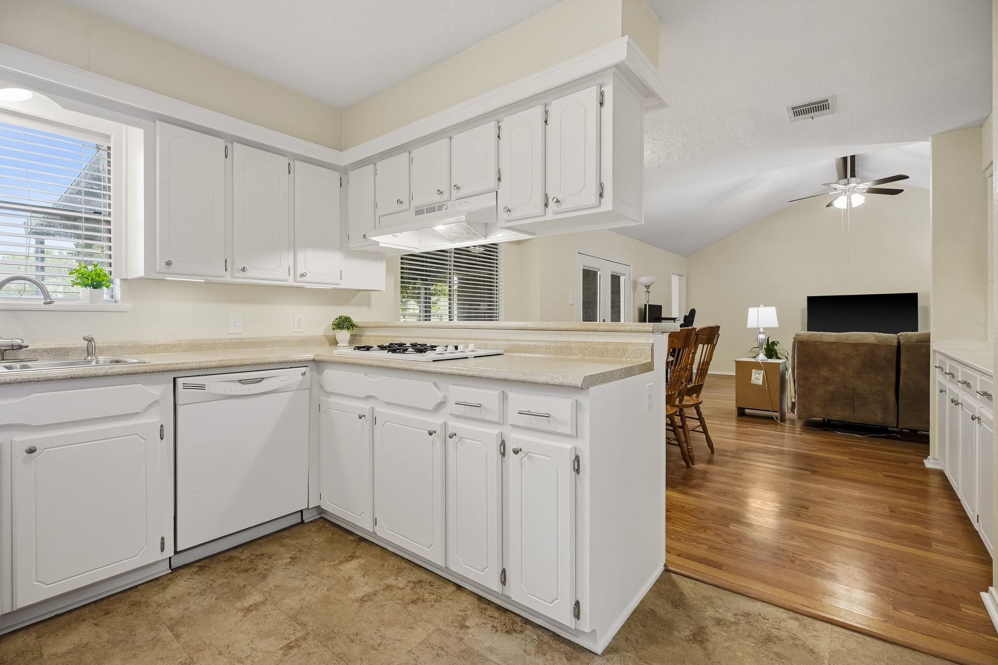 1509 N Park Side Drive Property Photo 10