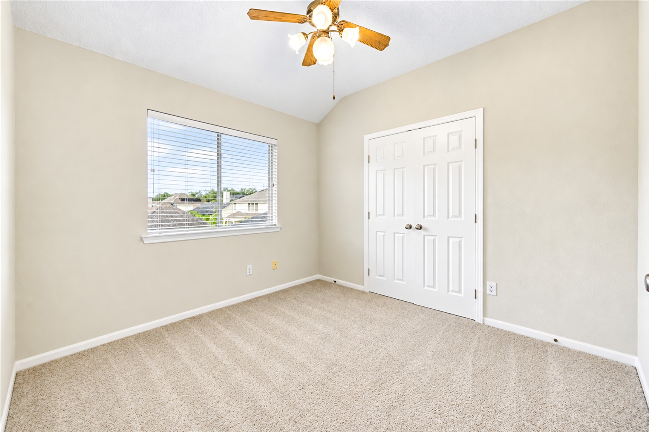 12806 Ridge Bank Lane Property Photo 28