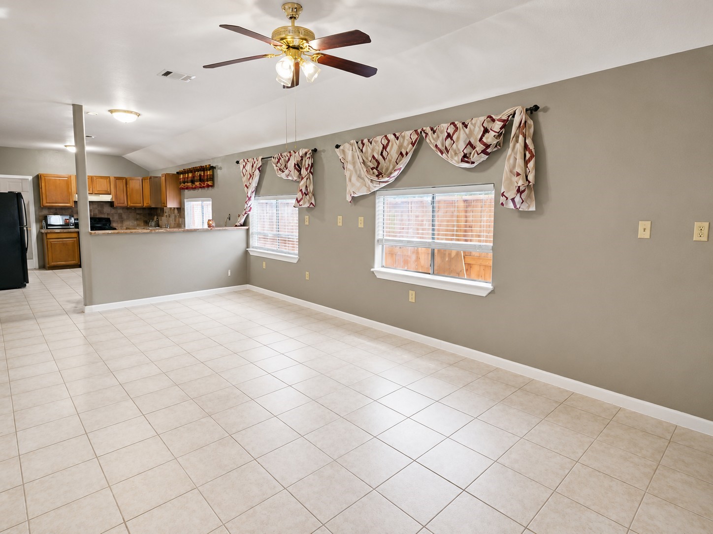 5527 Lauder Road Property Photo 2