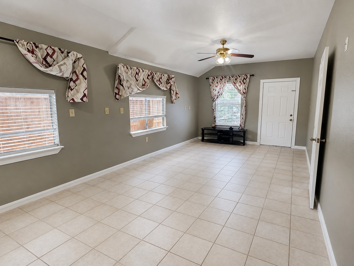5527 Lauder Road Property Photo 4