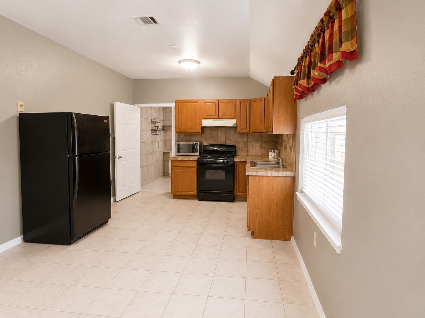 5527 Lauder Road Property Photo 8
