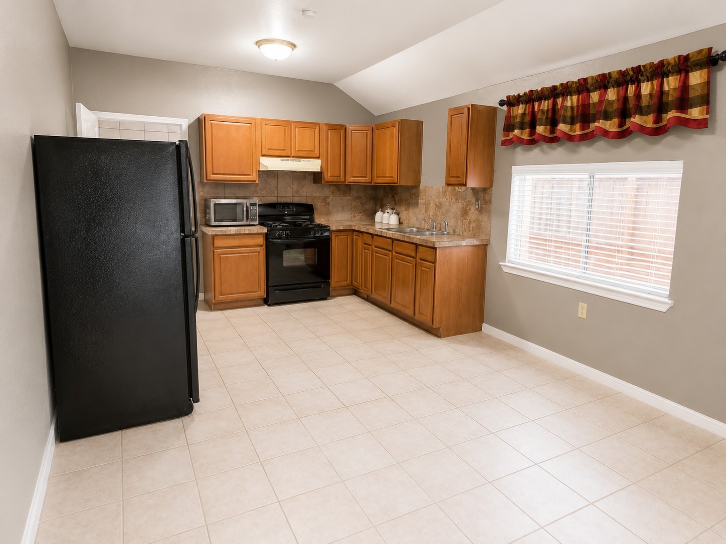 5527 Lauder Road Property Photo 9