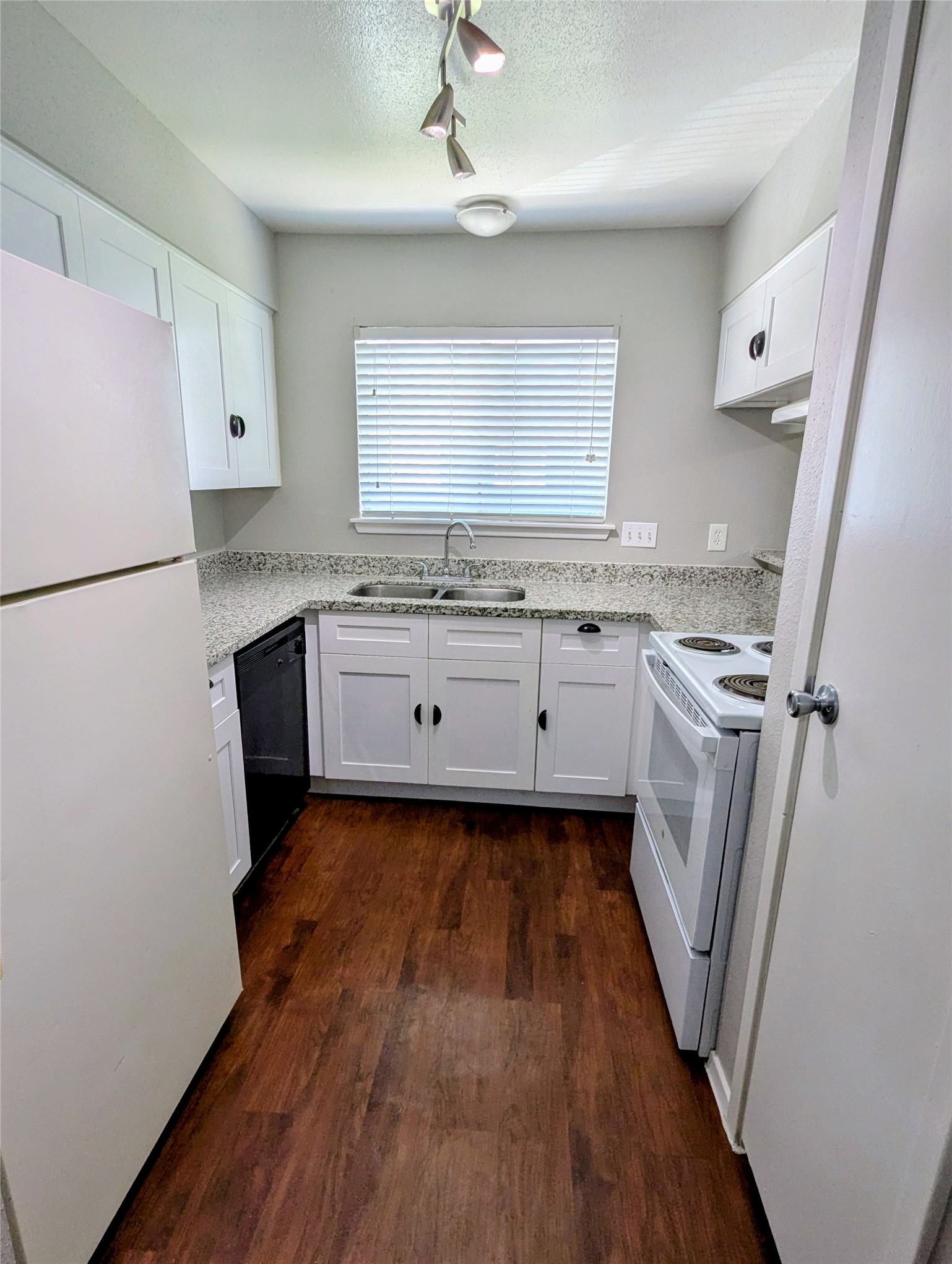 7661 Fallbrook Drive 7661 Property Photo 5