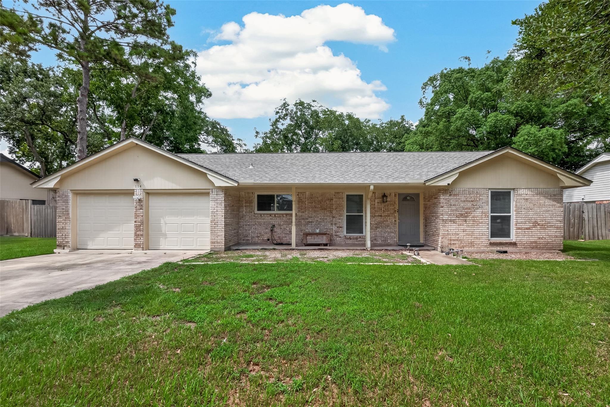 114 E Wildwinn Drive, Alvin TX 77511 Property Photo 1