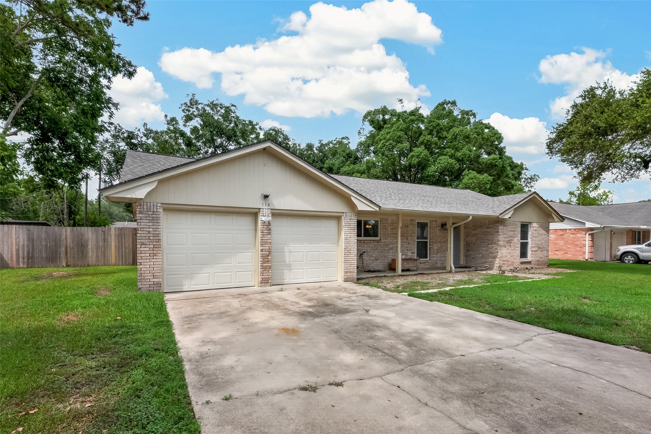114 E Wildwinn Drive Property Photo 3