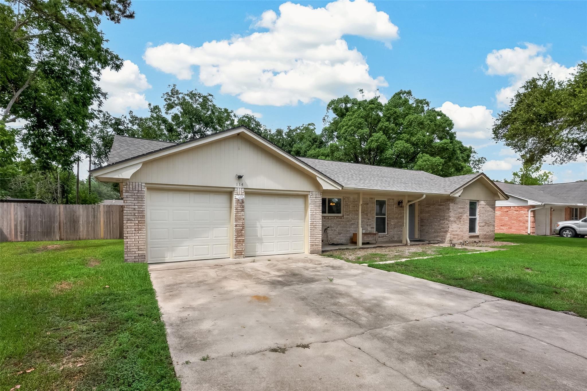 114 E Wildwinn Drive, Alvin Tx 77511 Property Photo 3