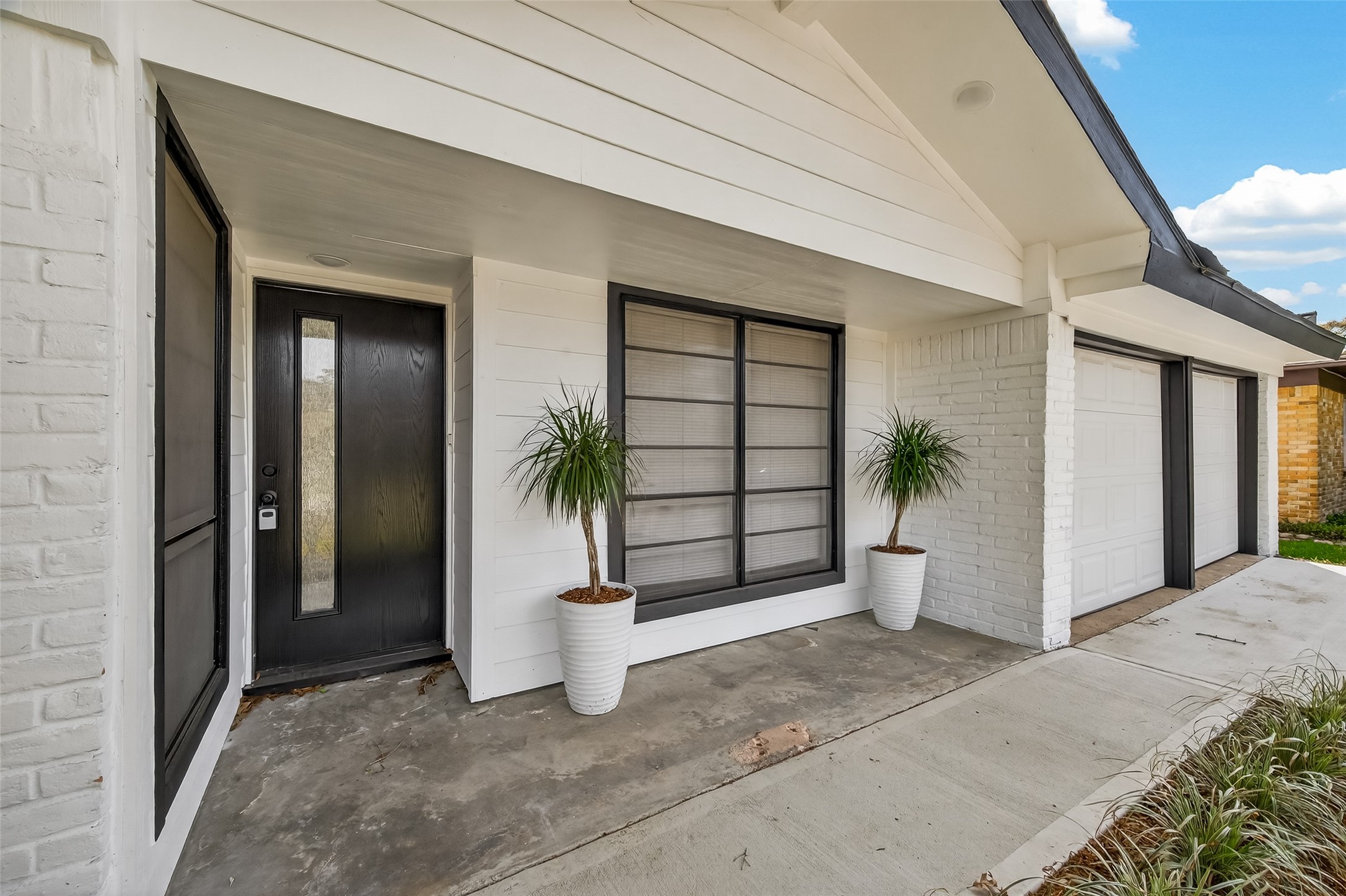 5523 Kuldell Drive Property Photo 6