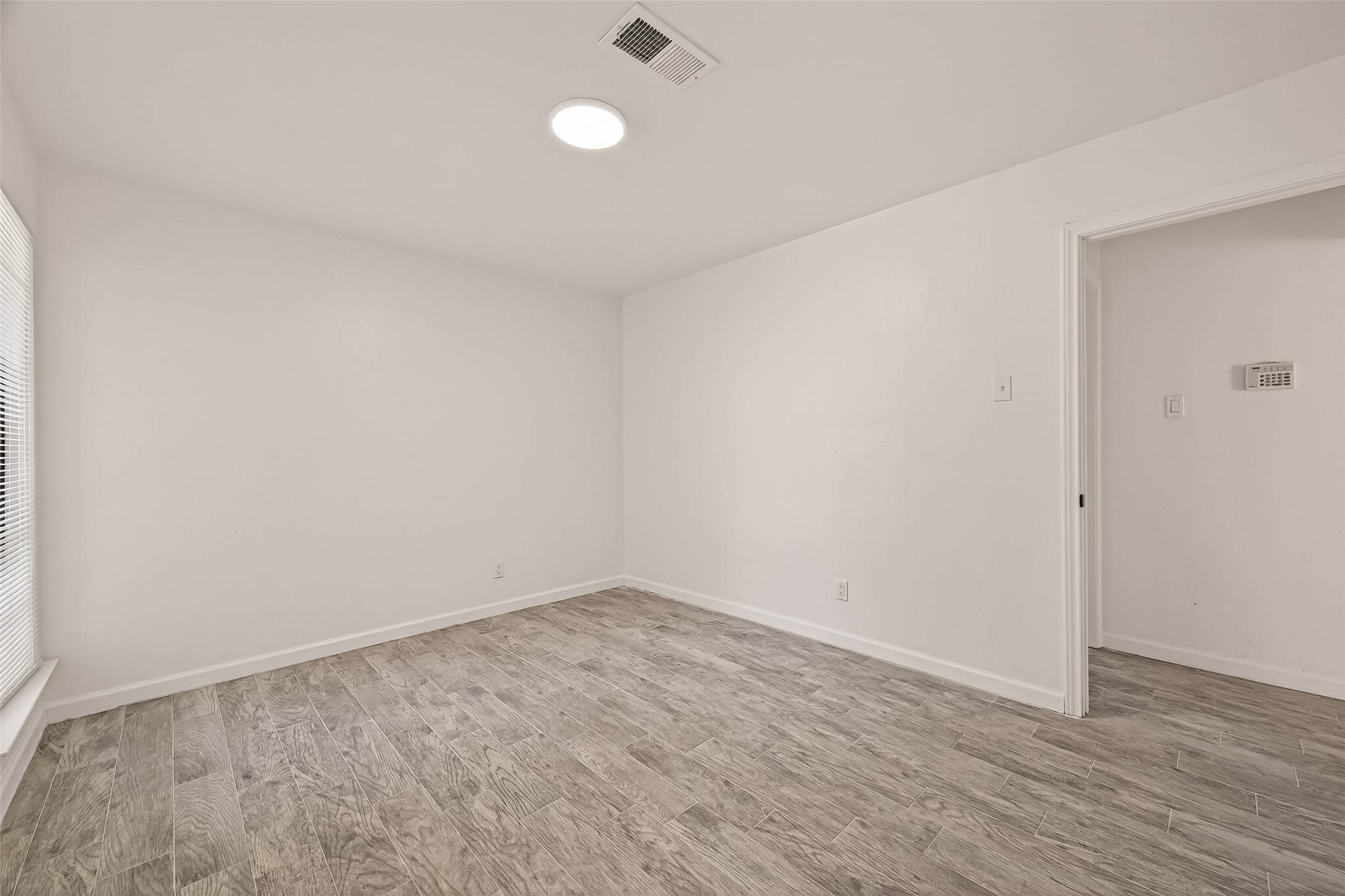 5523 Kuldell Drive Property Photo 23