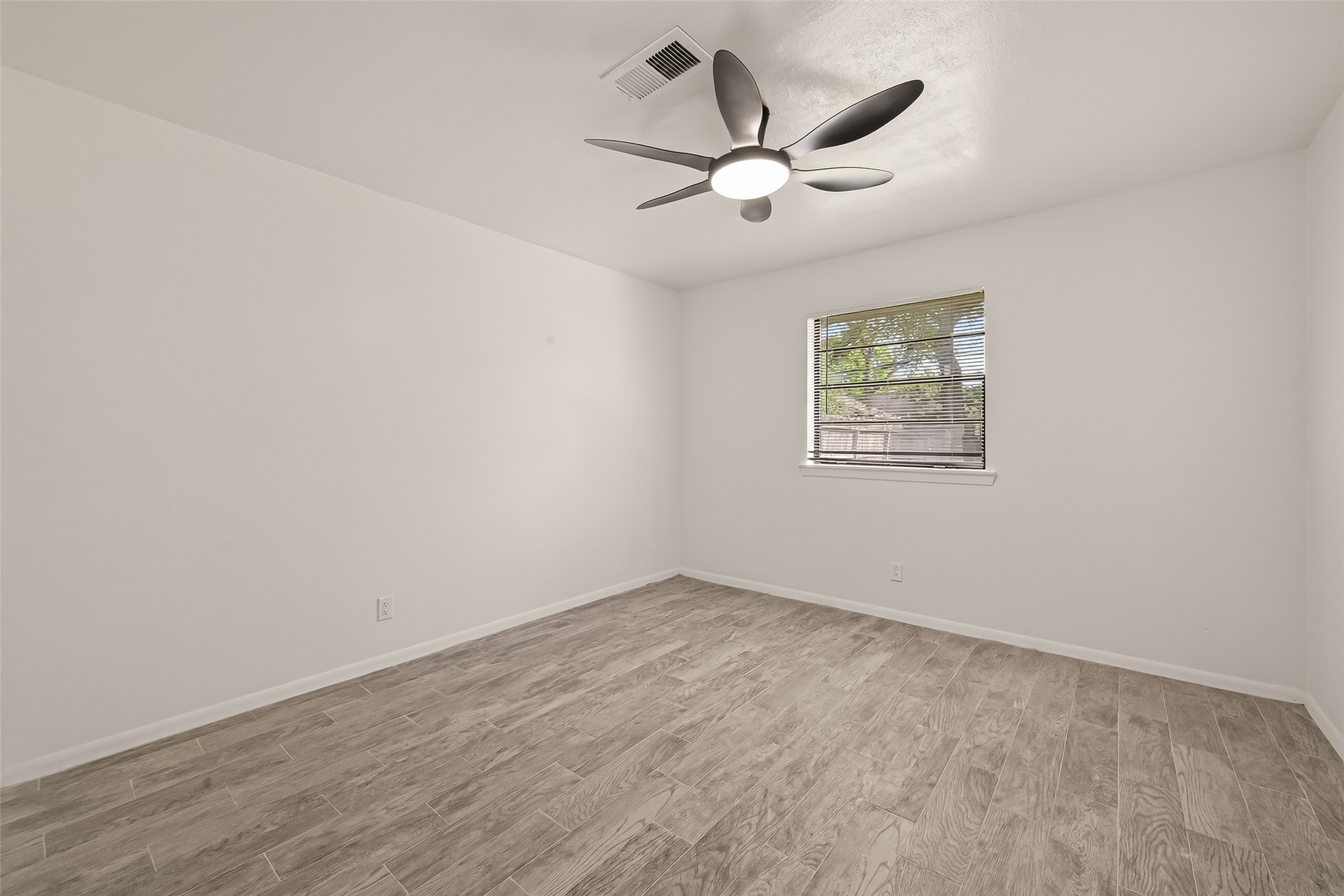 5523 Kuldell Drive Property Photo 32