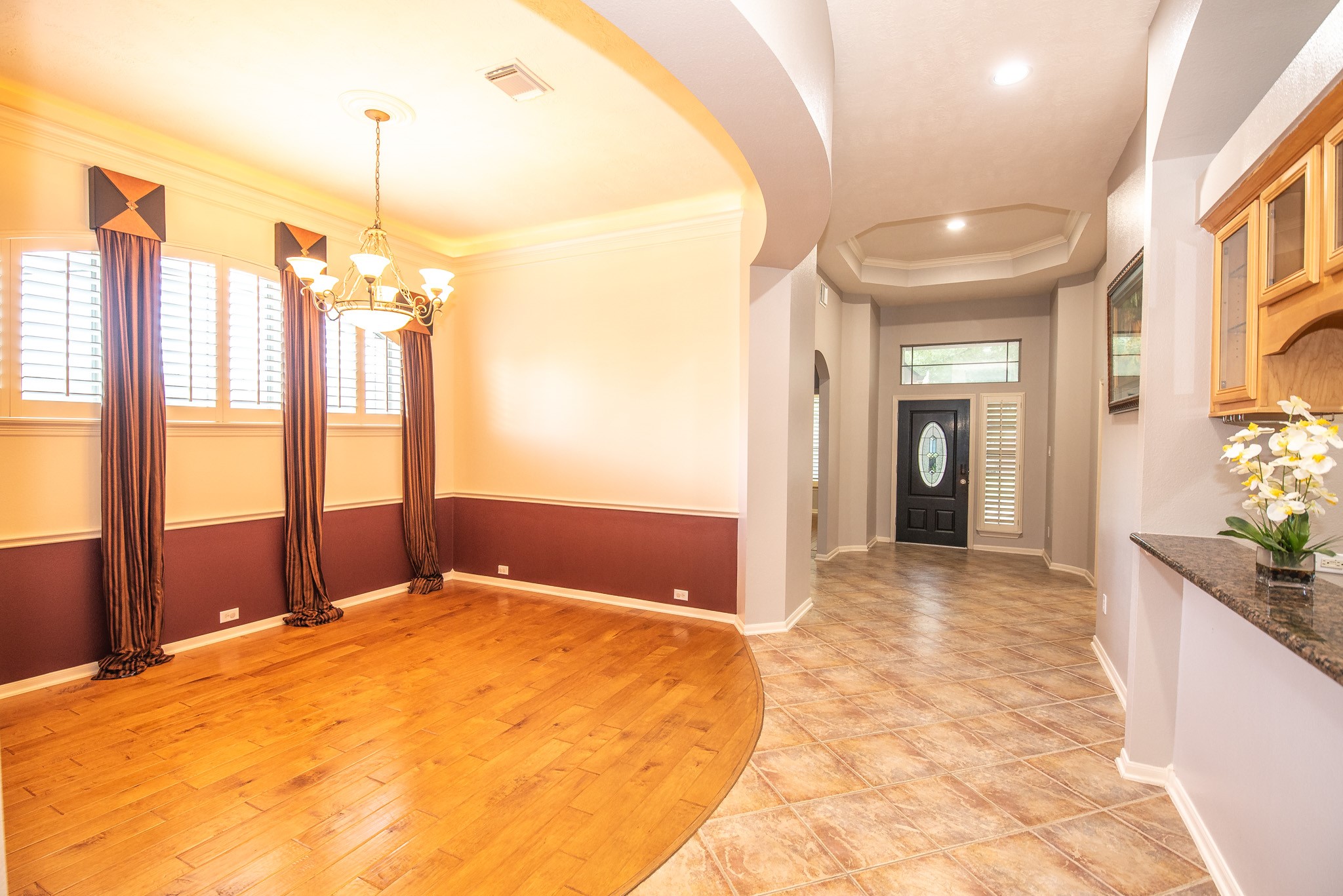6606 Silver Shade Drive Property Photo 3