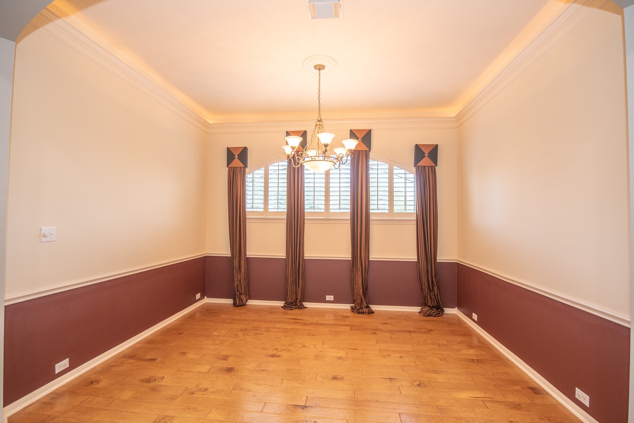 6606 Silver Shade Drive Property Photo 4