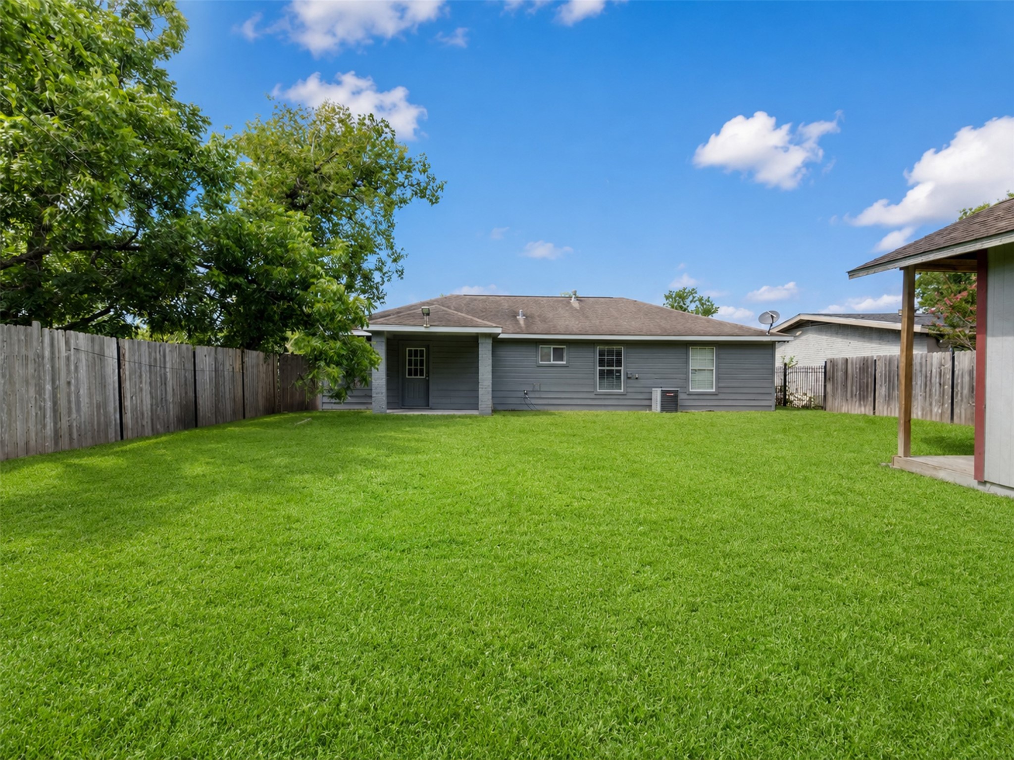 4930 Holloway Drive Property Photo 14