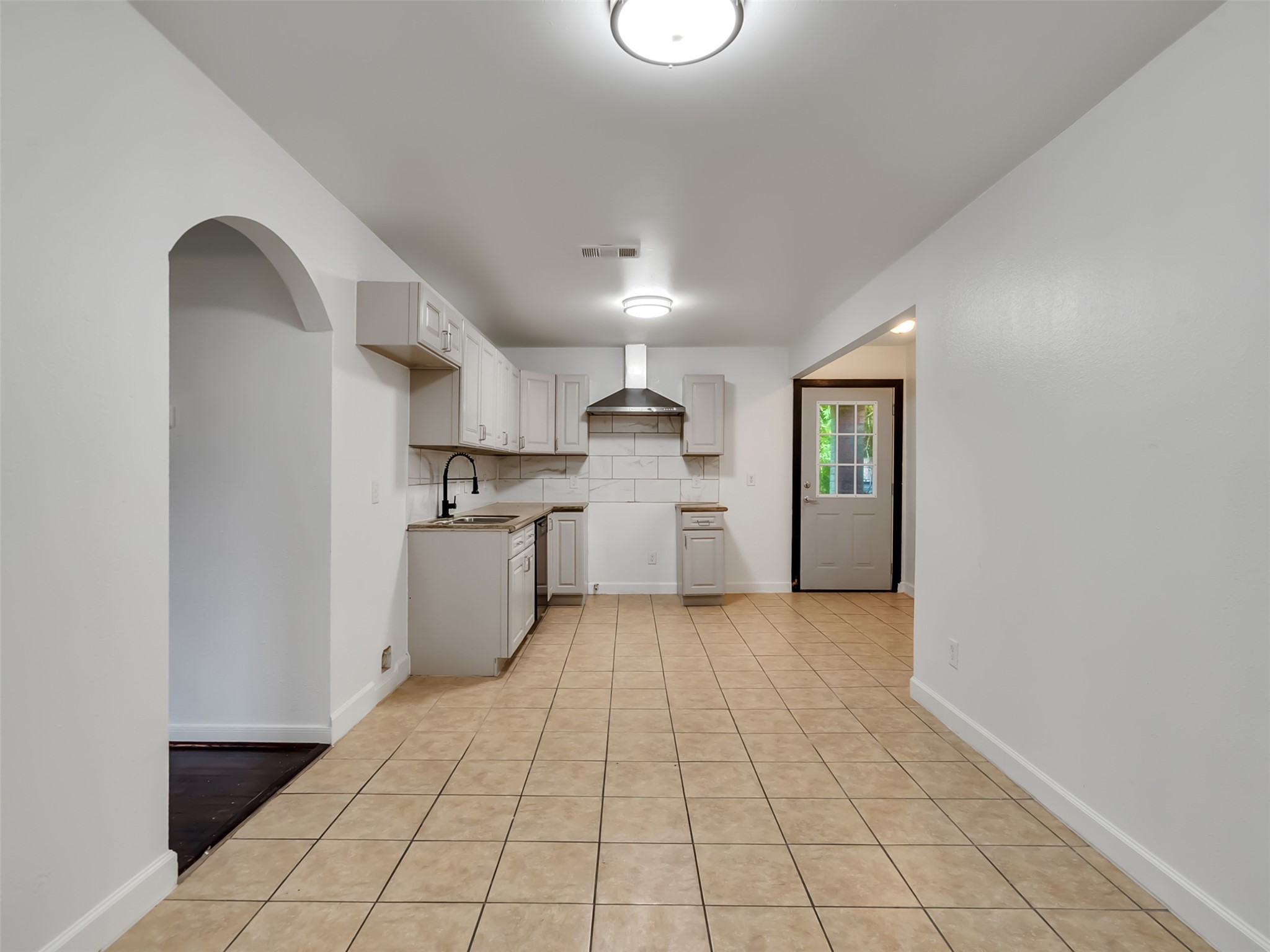 4930 Holloway Drive Property Photo 17