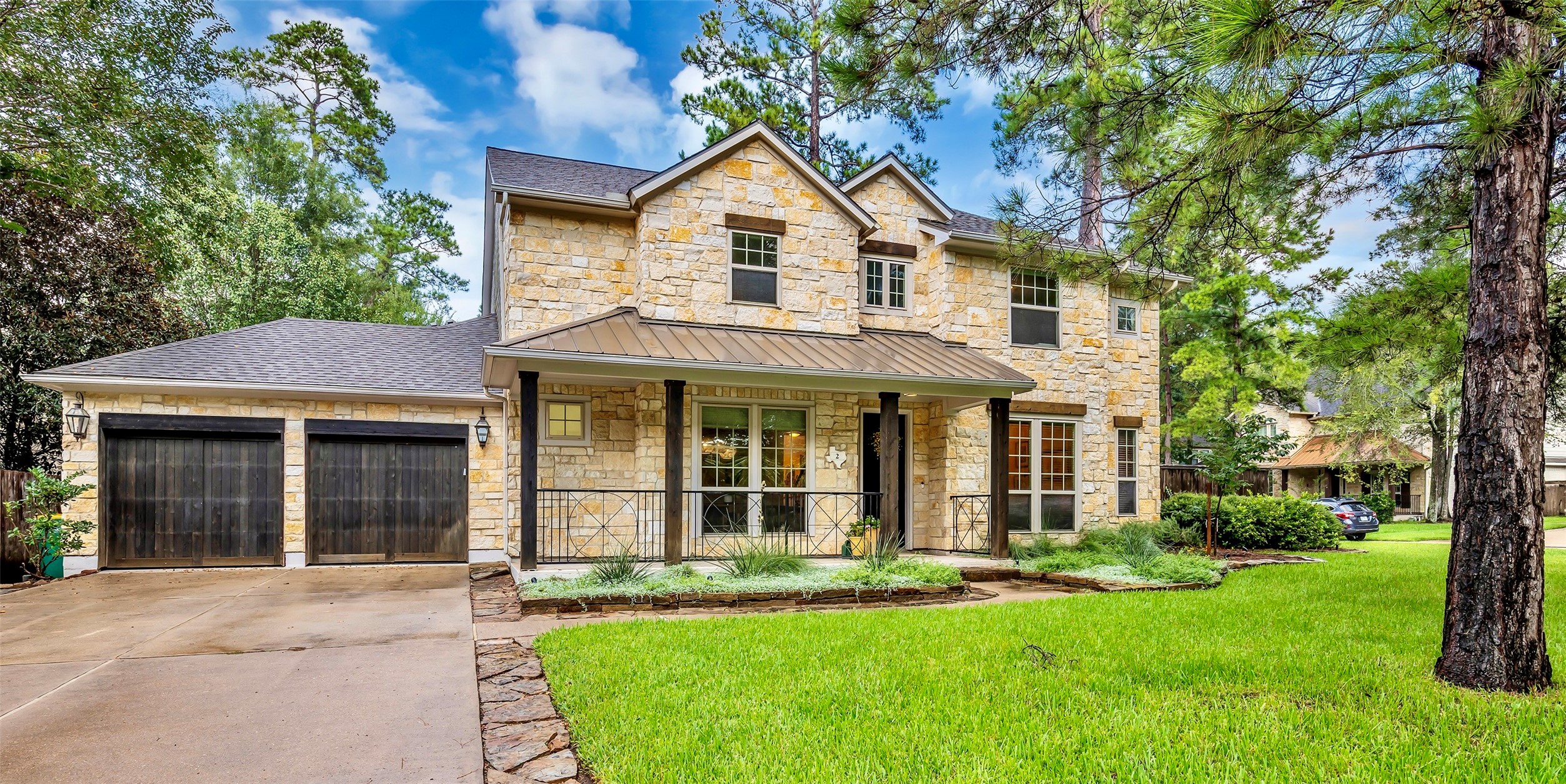 2 Glistening Pond Place Property Photo 1